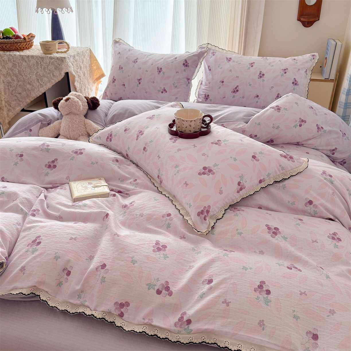 91家纺网 家纺一手货源 找家纺 温眠家纺 2026新款针织提花双层纱全棉蕾丝花边四件套 乌梅子酱