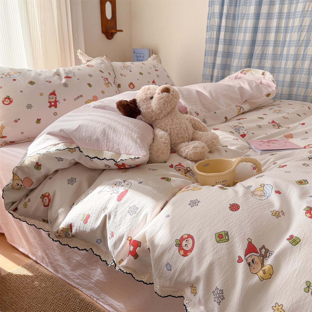 91家纺网 家纺一手货源 找家纺 温眠家纺 2026新款针织提花双层纱全棉蕾丝花边四件套 苹果星人