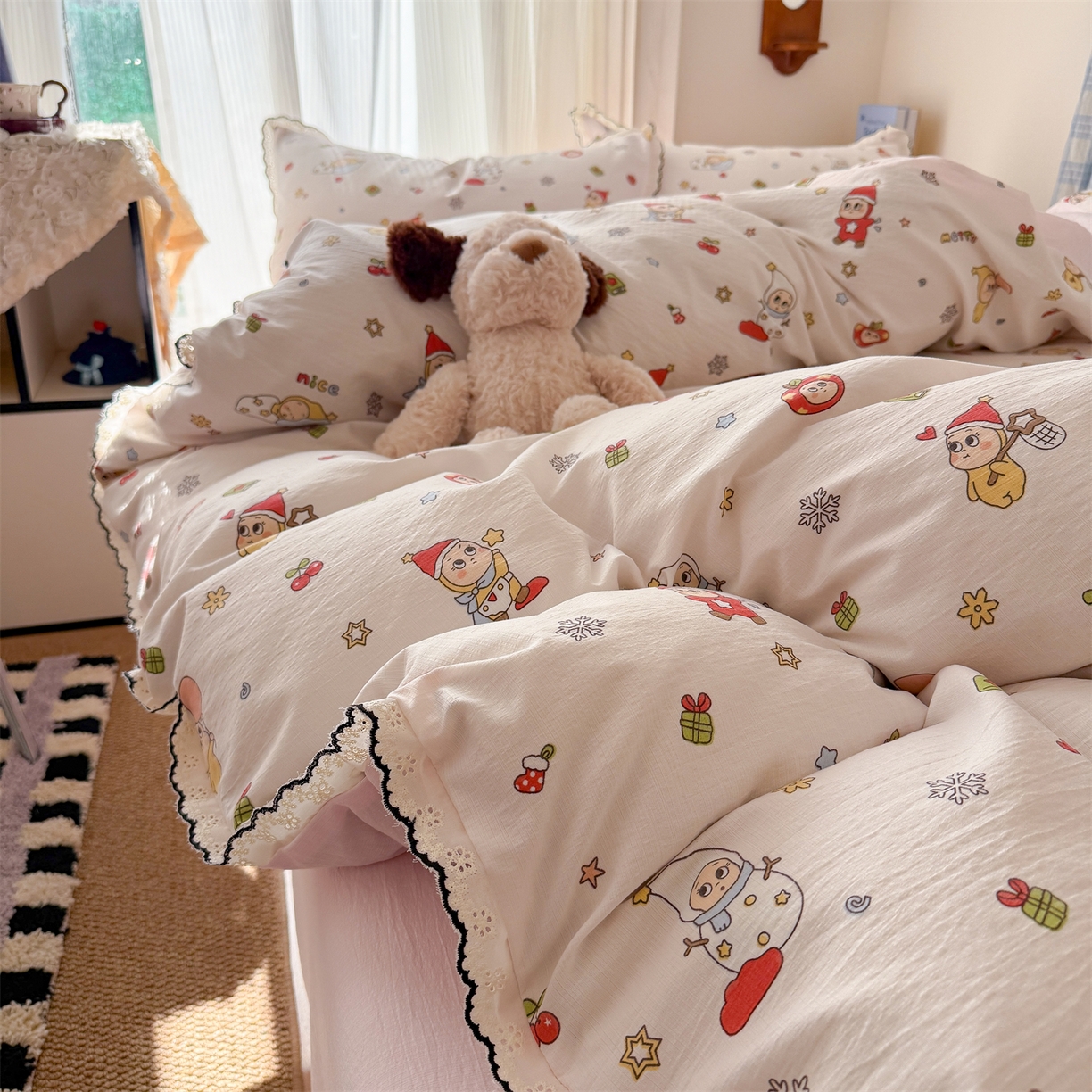 91家纺网 家纺一手货源 找家纺 温眠家纺 2026新款针织提花双层纱全棉蕾丝花边四件套 苹果星人