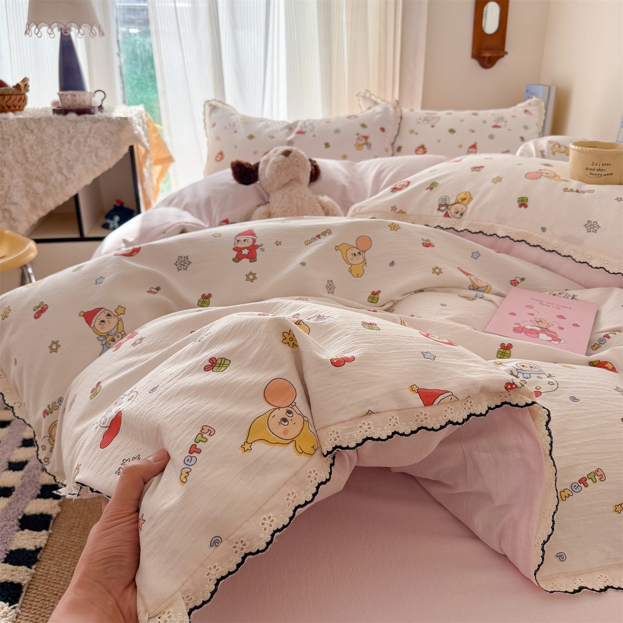 91家纺网 家纺一手货源 找家纺 温眠家纺 2026新款针织提花双层纱全棉蕾丝花边四件套 苹果星人