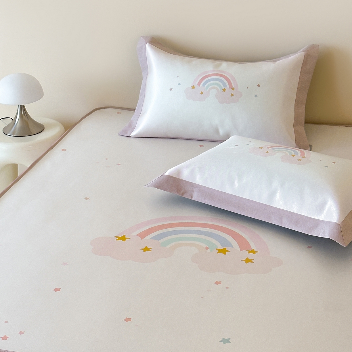 91家纺网 家纺一手货源 找家纺 JUICY 橘滋家纺 2026新款高端A类原创设计卡通数码印花冰丝席凉席 床笠款甜梦彩虹