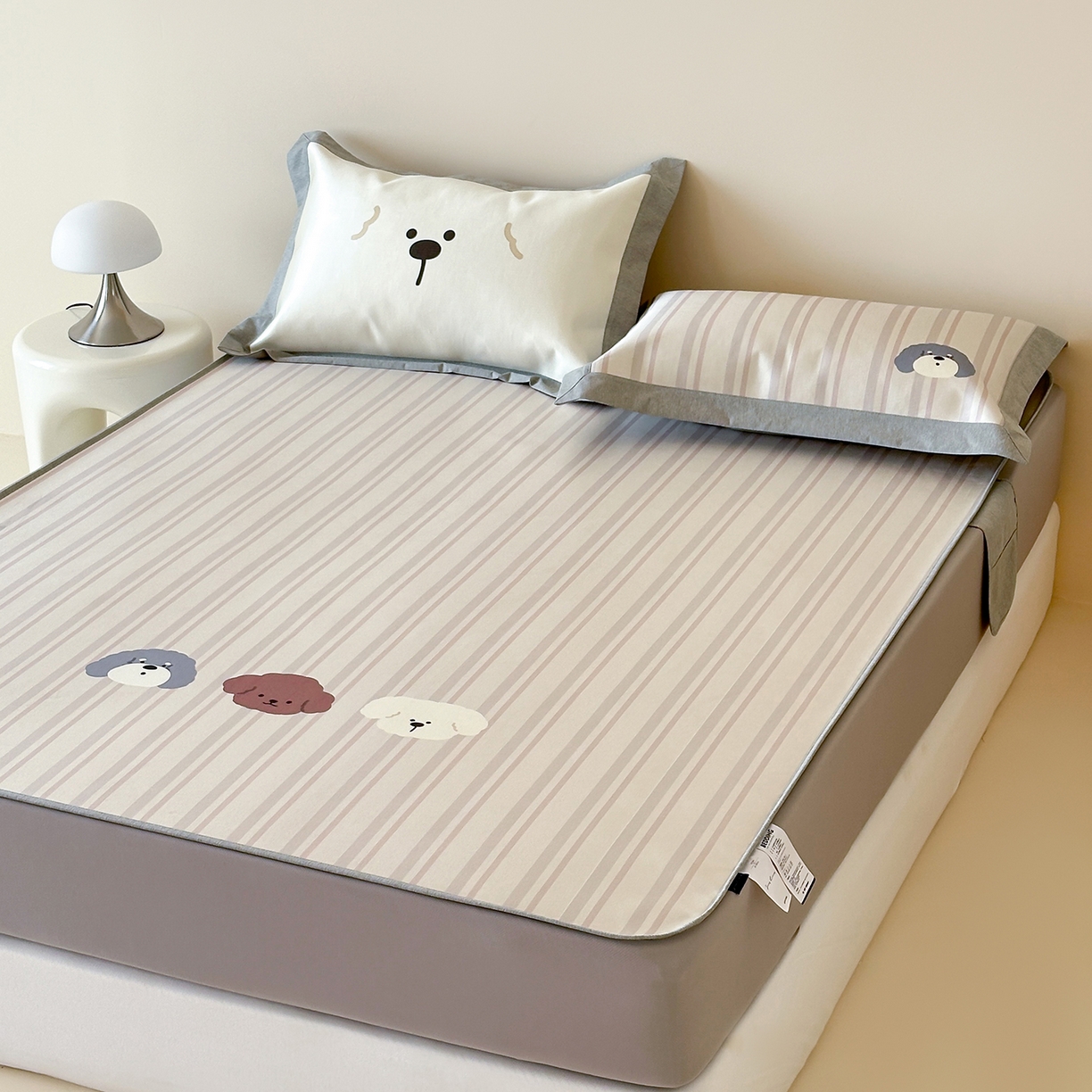 91家纺网 家纺一手货源 找家纺 JUICY 橘滋家纺 2026新款高端A类原创设计卡通数码印花冰丝席凉席 床笠款条纹公约