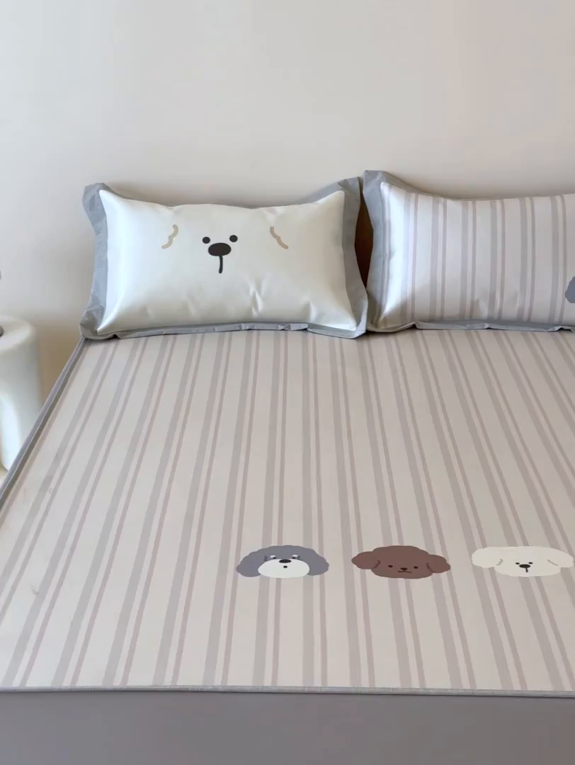 91家纺网 家纺一手货源 找家纺 JUICY 橘滋家纺 2026新款高端A类原创设计卡通数码印花冰丝席凉席 床笠款条纹公约