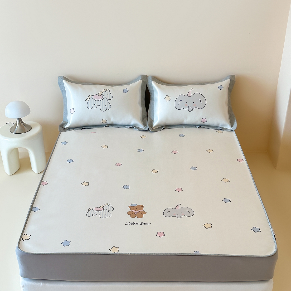 91家纺网 家纺一手货源 找家纺 JUICY 橘滋家纺 2026新款高端A类原创设计卡通数码印花冰丝席凉席 床笠款晚安