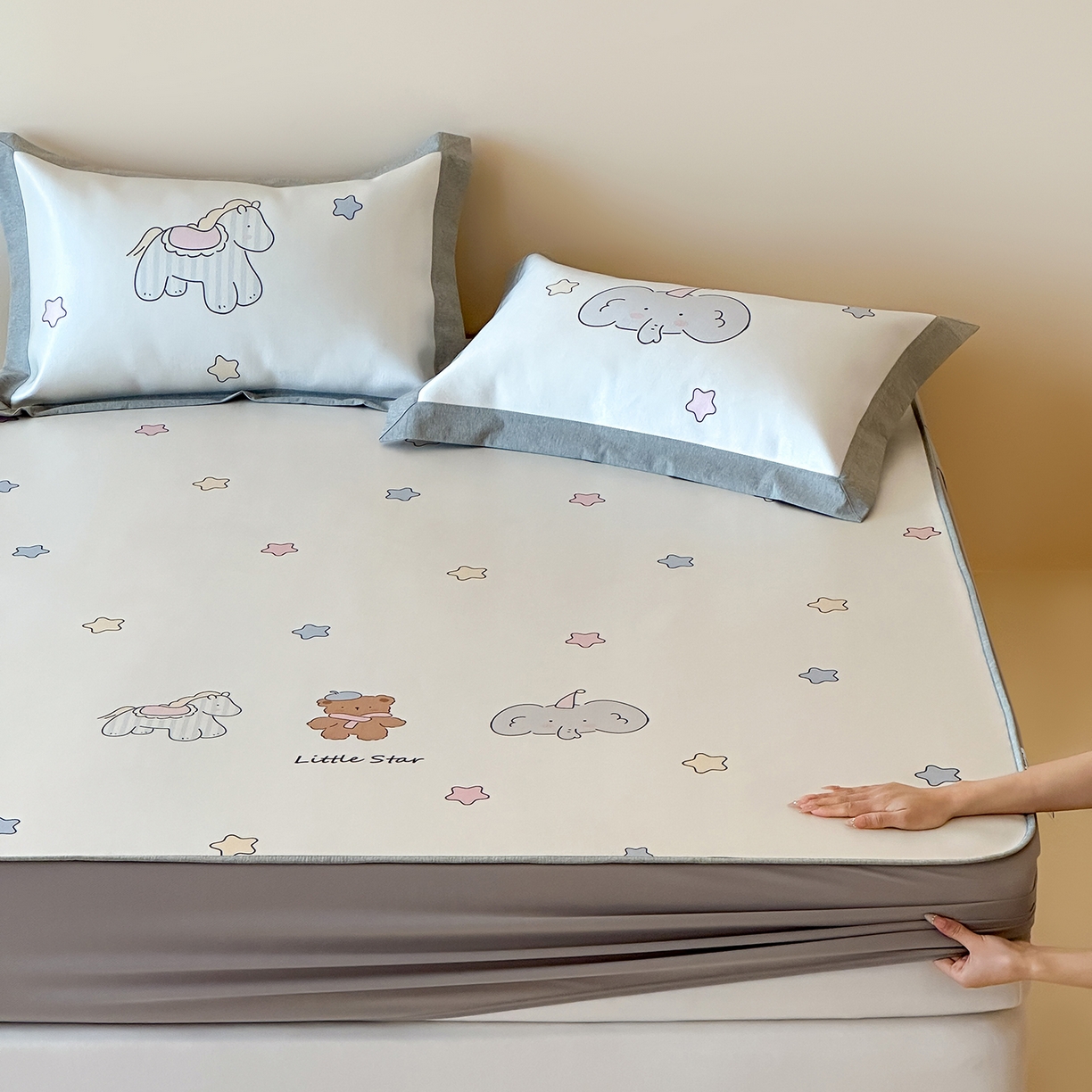 91家纺网 家纺一手货源 找家纺 JUICY 橘滋家纺 2026新款高端A类原创设计卡通数码印花冰丝席凉席 床笠款晚安