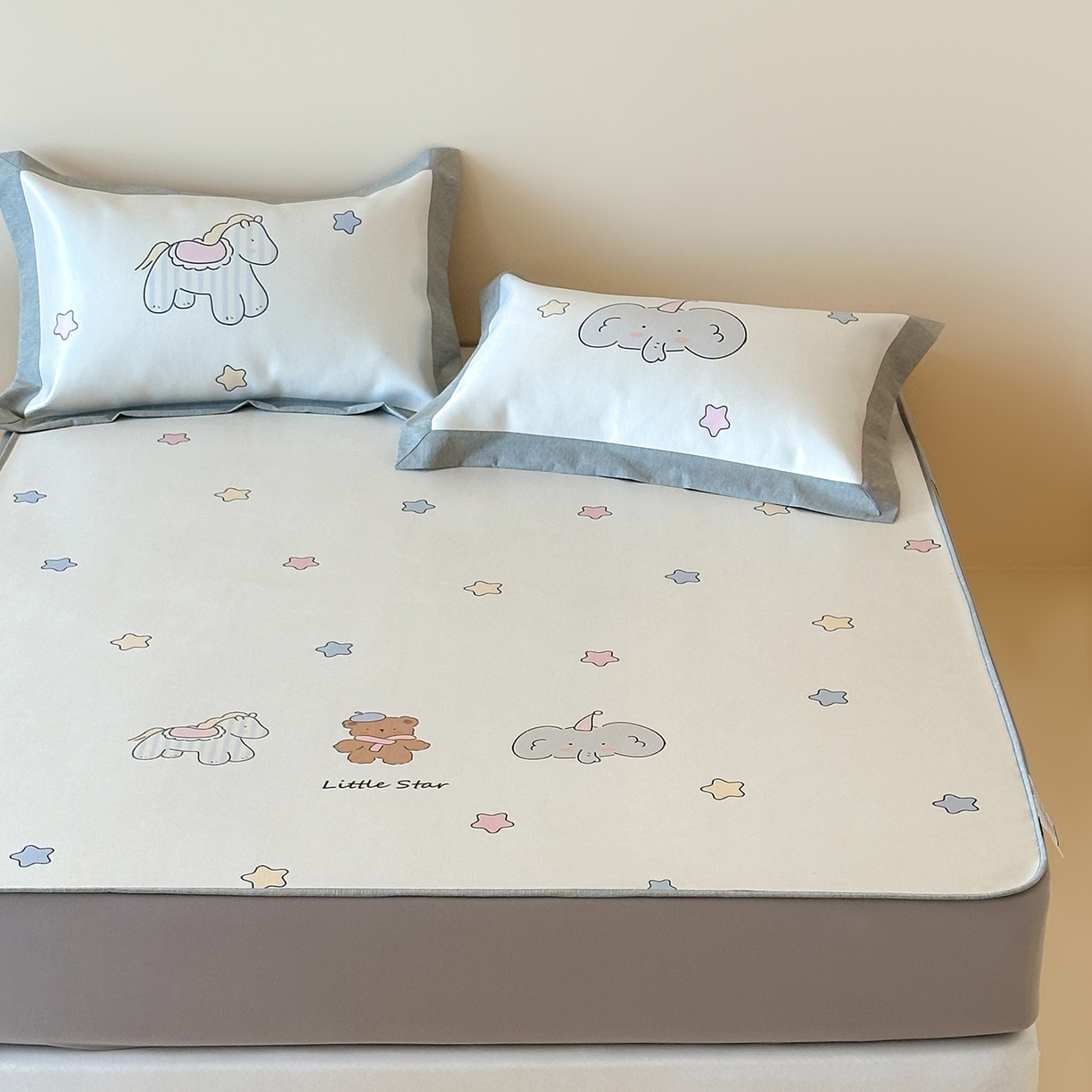 91家纺网 家纺一手货源 找家纺 JUICY 橘滋家纺 2026新款高端A类原创设计卡通数码印花冰丝席凉席 床笠款晚安