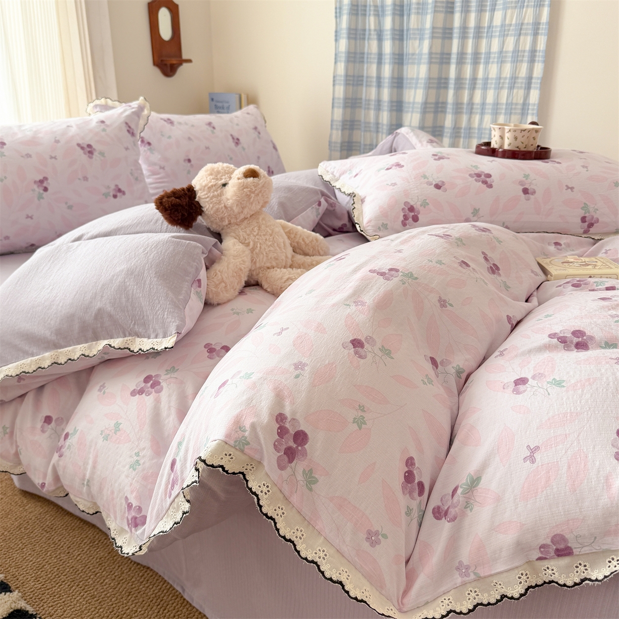 91家纺网 家纺一手货源 找家纺 温眠家纺 2026新款针织提花双层纱全棉蕾丝花边四件套 乌梅子酱