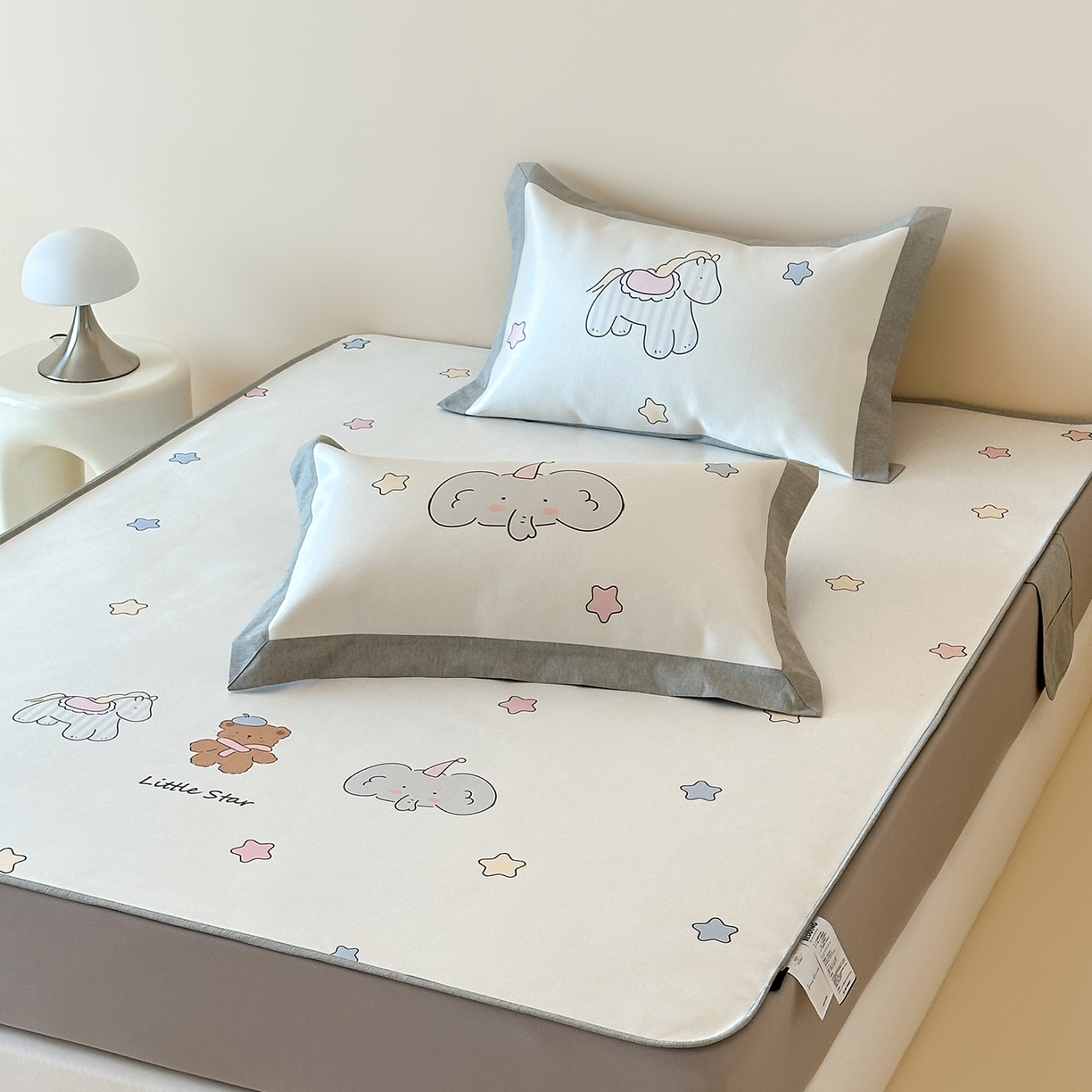 91家纺网 家纺一手货源 找家纺 JUICY 橘滋家纺 2026新款高端A类原创设计卡通数码印花冰丝席凉席 床笠款晚安