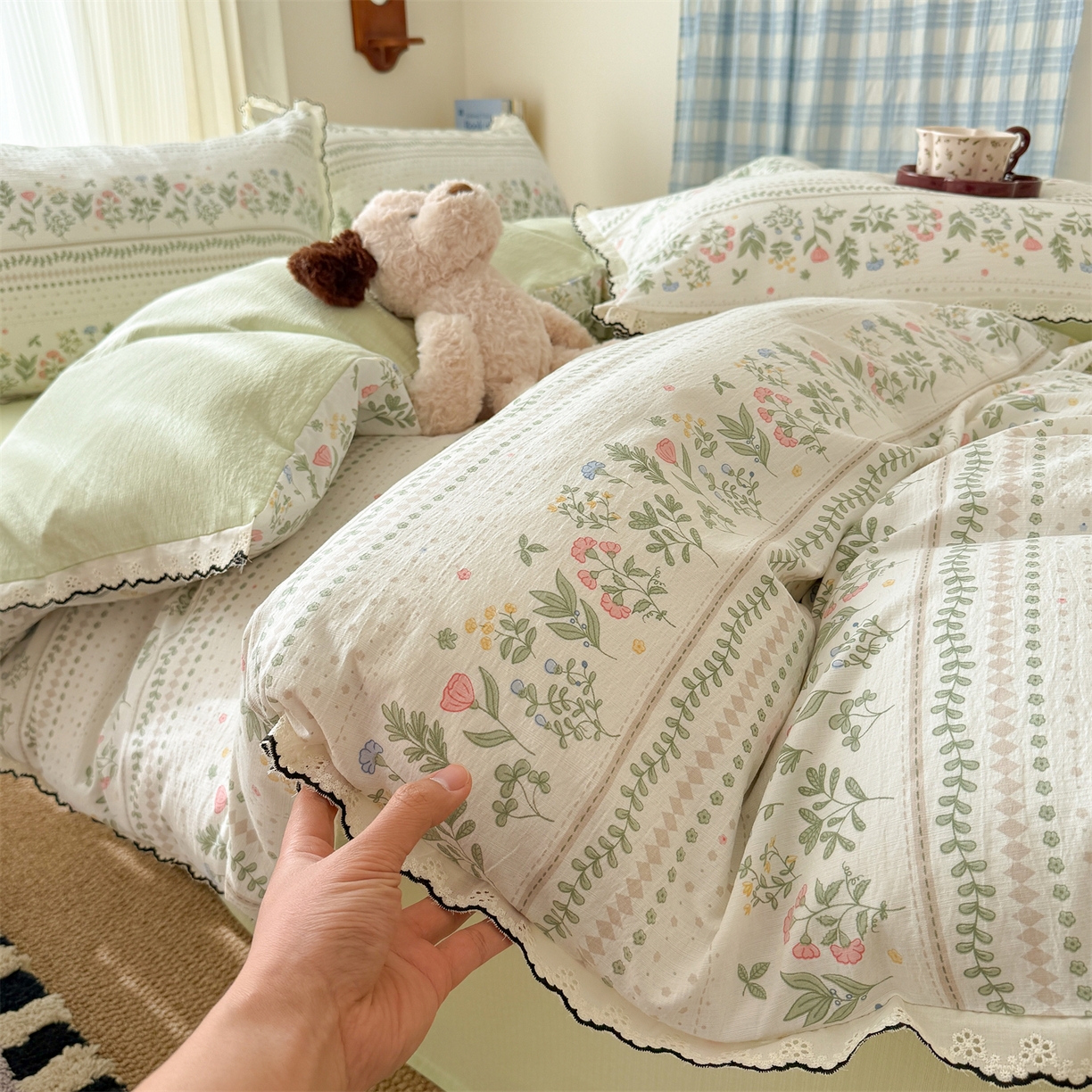 91家纺网 家纺一手货源 找家纺 温眠家纺 2026新款针织提花双层纱全棉蕾丝花边四件套 藤蔓