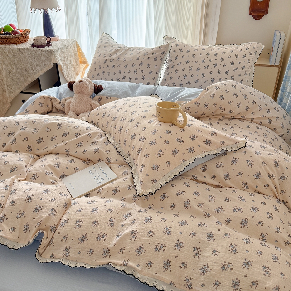 91家纺网 家纺一手货源 找家纺 温眠家纺 2026新款针织提花双层纱全棉蕾丝花边四件套 墨蓝