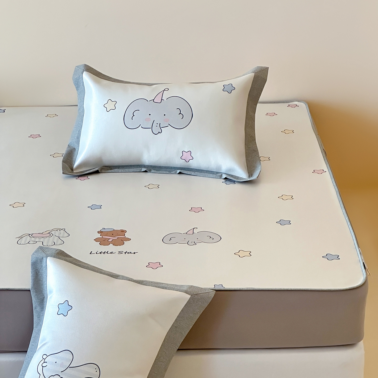 91家纺网 家纺一手货源 找家纺 JUICY 橘滋家纺 2026新款高端A类原创设计卡通数码印花冰丝席凉席 床笠款晚安