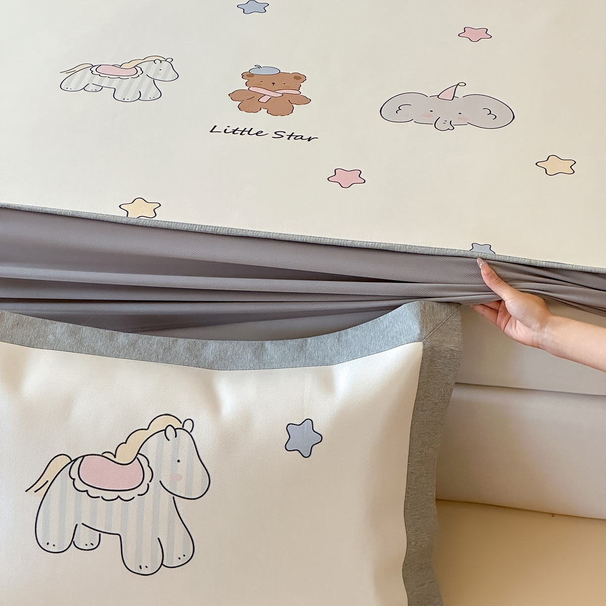 91家纺网 家纺一手货源 找家纺 JUICY 橘滋家纺 2026新款高端A类原创设计卡通数码印花冰丝席凉席 床笠款晚安