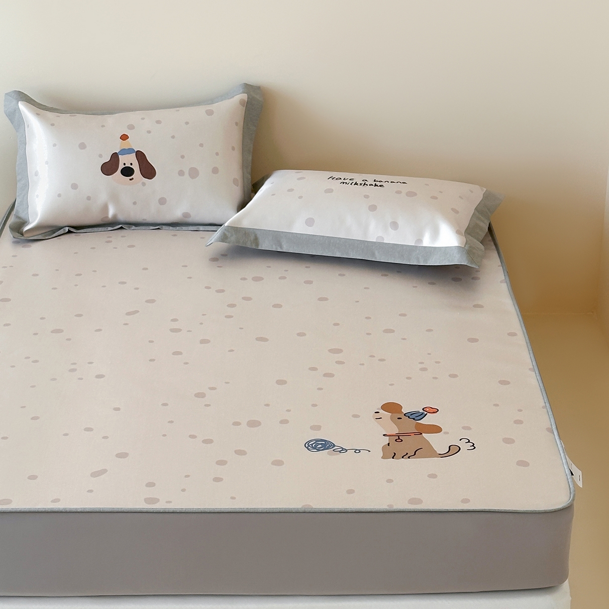 91家纺网 家纺一手货源 找家纺 JUICY 橘滋家纺 2026新款高端A类原创设计卡通数码印花冰丝席凉席 床笠款小狗的期待