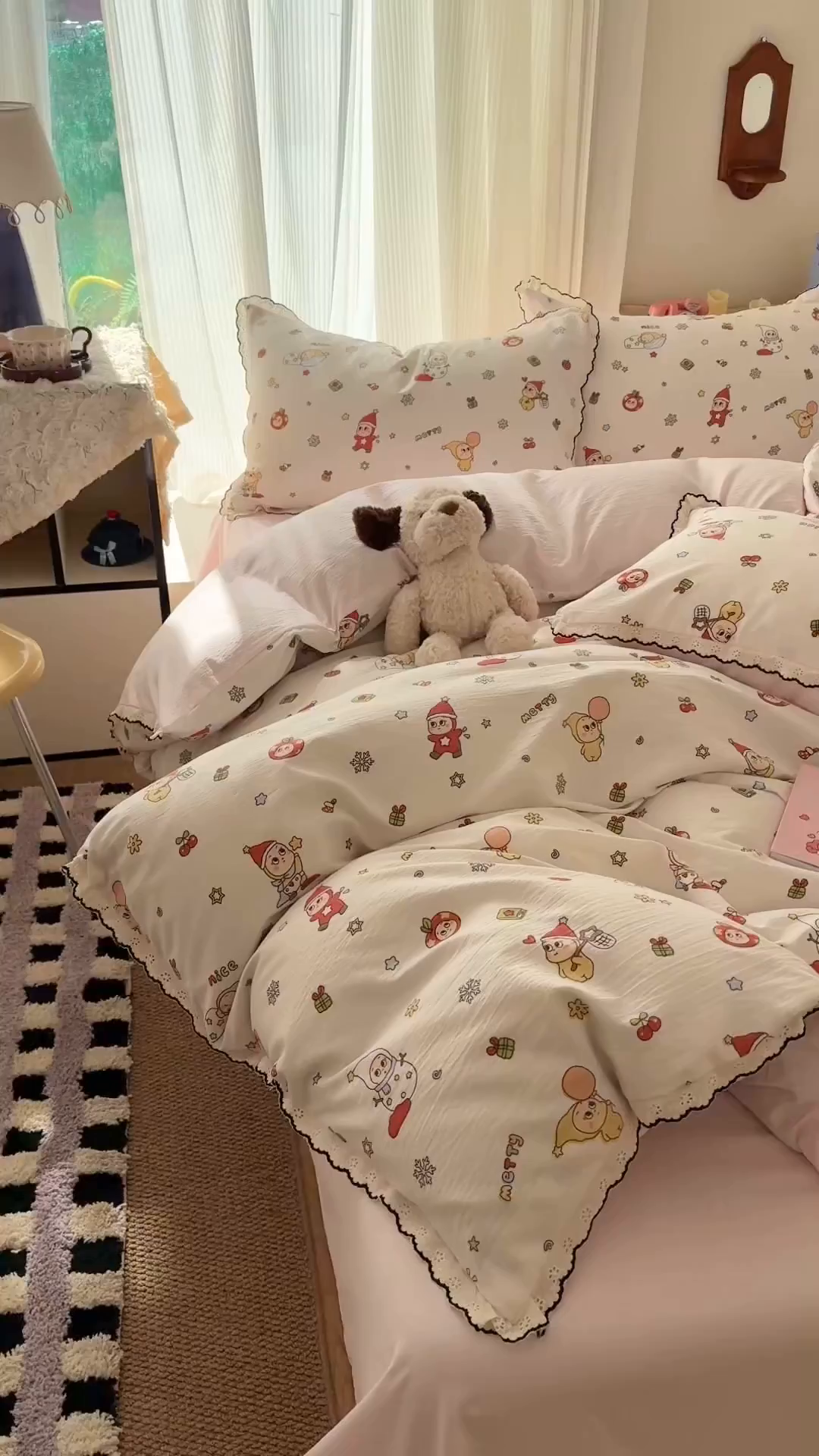 91家纺网 家纺一手货源 找家纺 温眠家纺 2026新款针织提花双层纱全棉蕾丝花边四件套 苹果星人