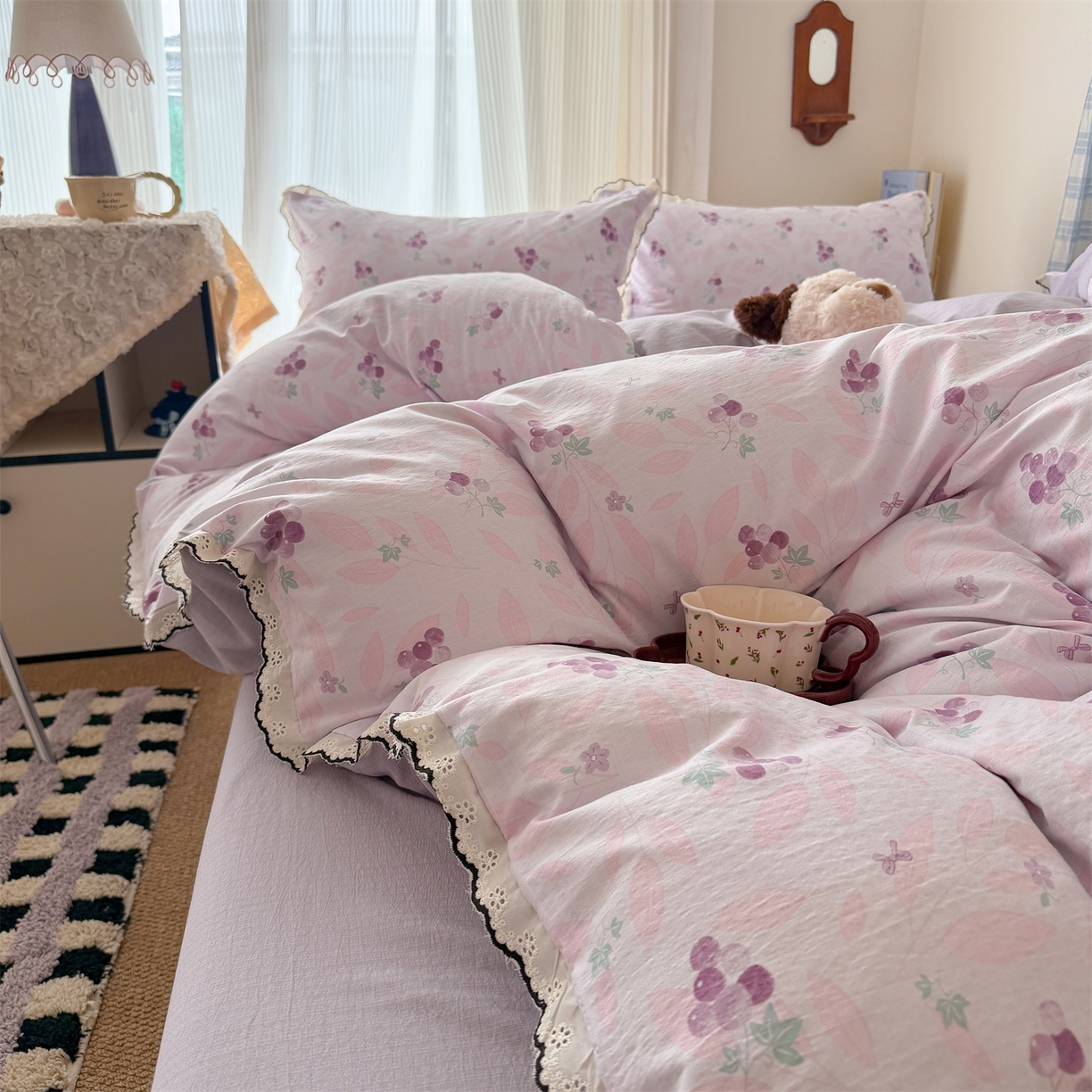 91家纺网 家纺一手货源 找家纺 温眠家纺 2026新款针织提花双层纱全棉蕾丝花边四件套 乌梅子酱