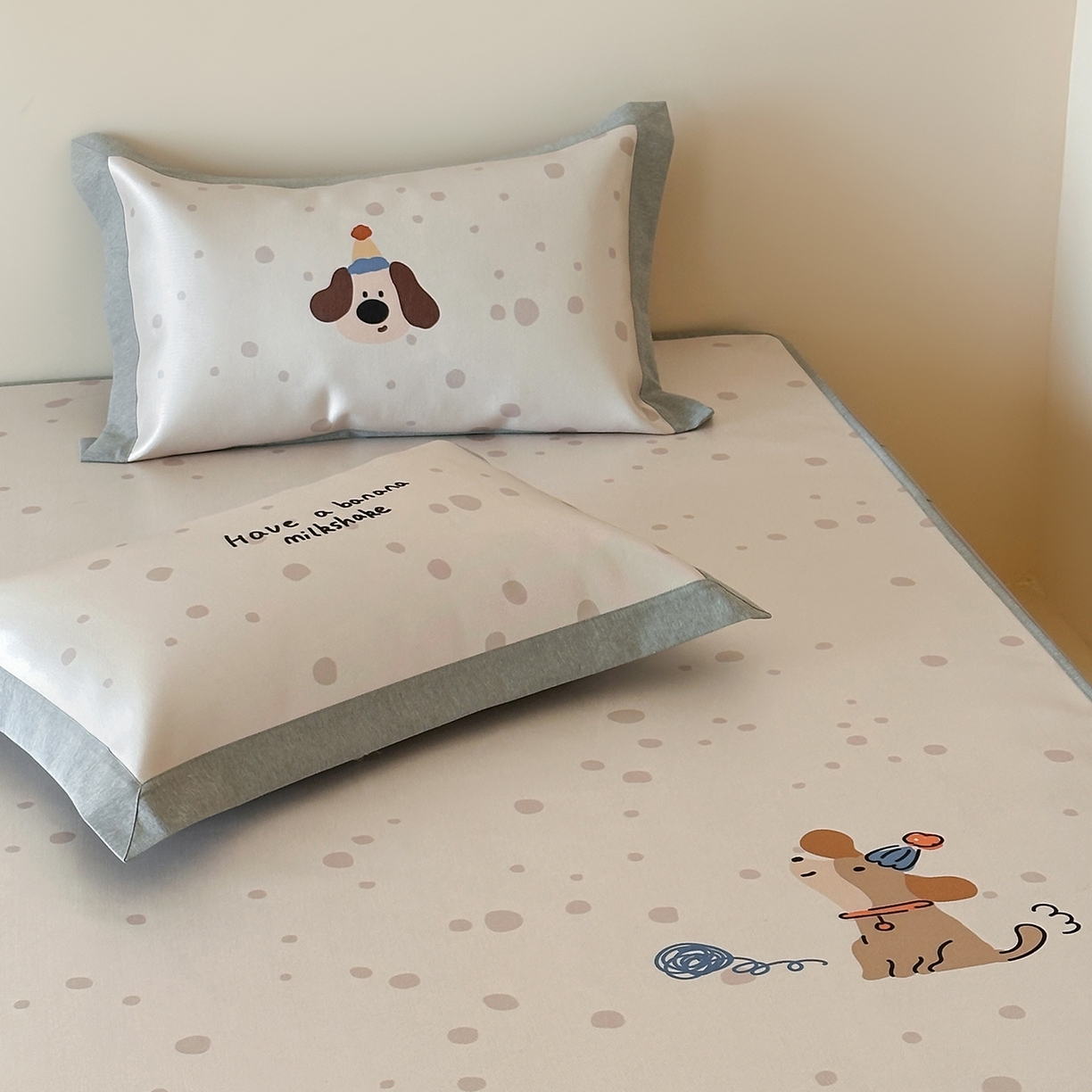 91家纺网 家纺一手货源 找家纺 JUICY 橘滋家纺 2026新款高端A类原创设计卡通数码印花冰丝席凉席 床笠款小狗的期待