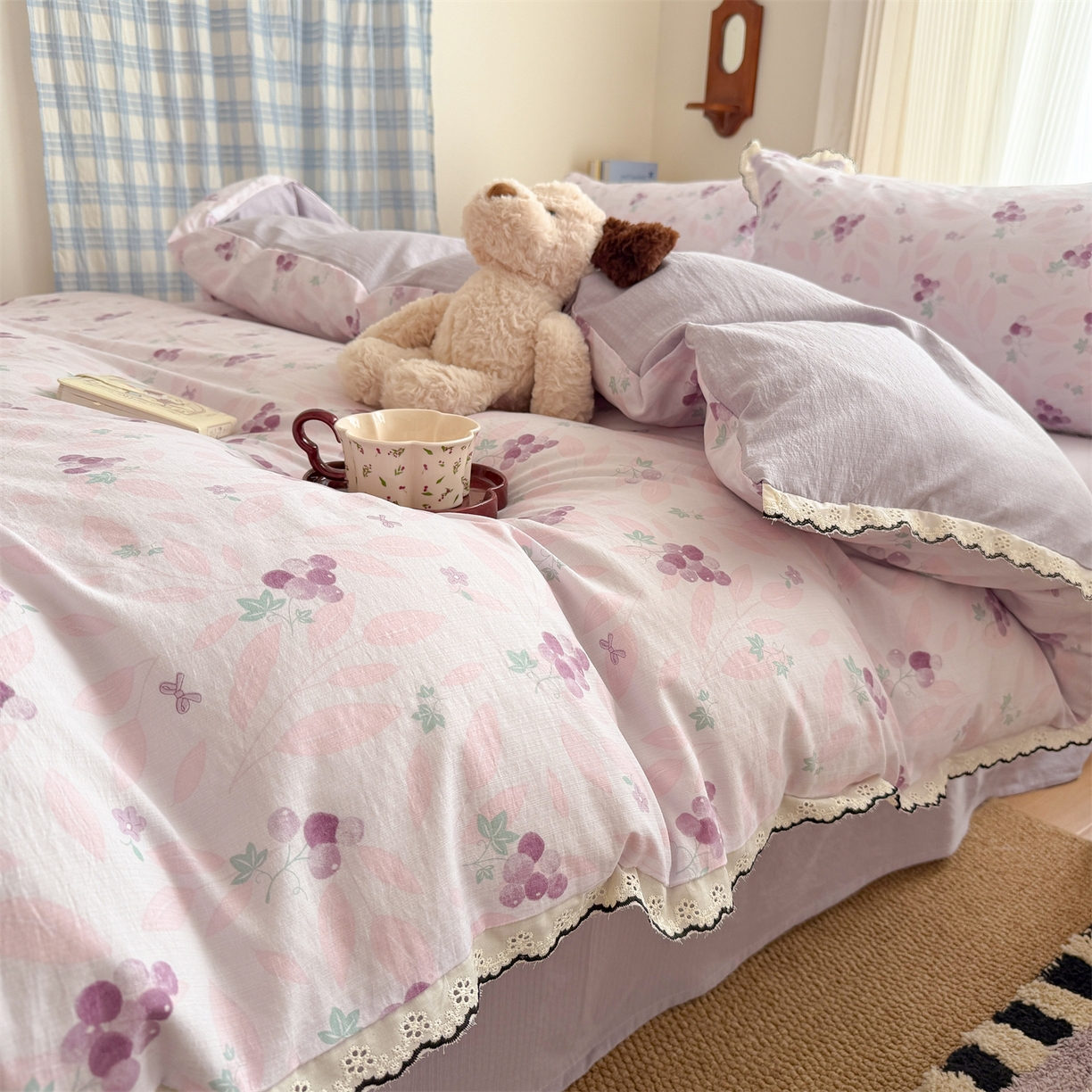 91家纺网 家纺一手货源 找家纺 温眠家纺 2026新款针织提花双层纱全棉蕾丝花边四件套 乌梅子酱