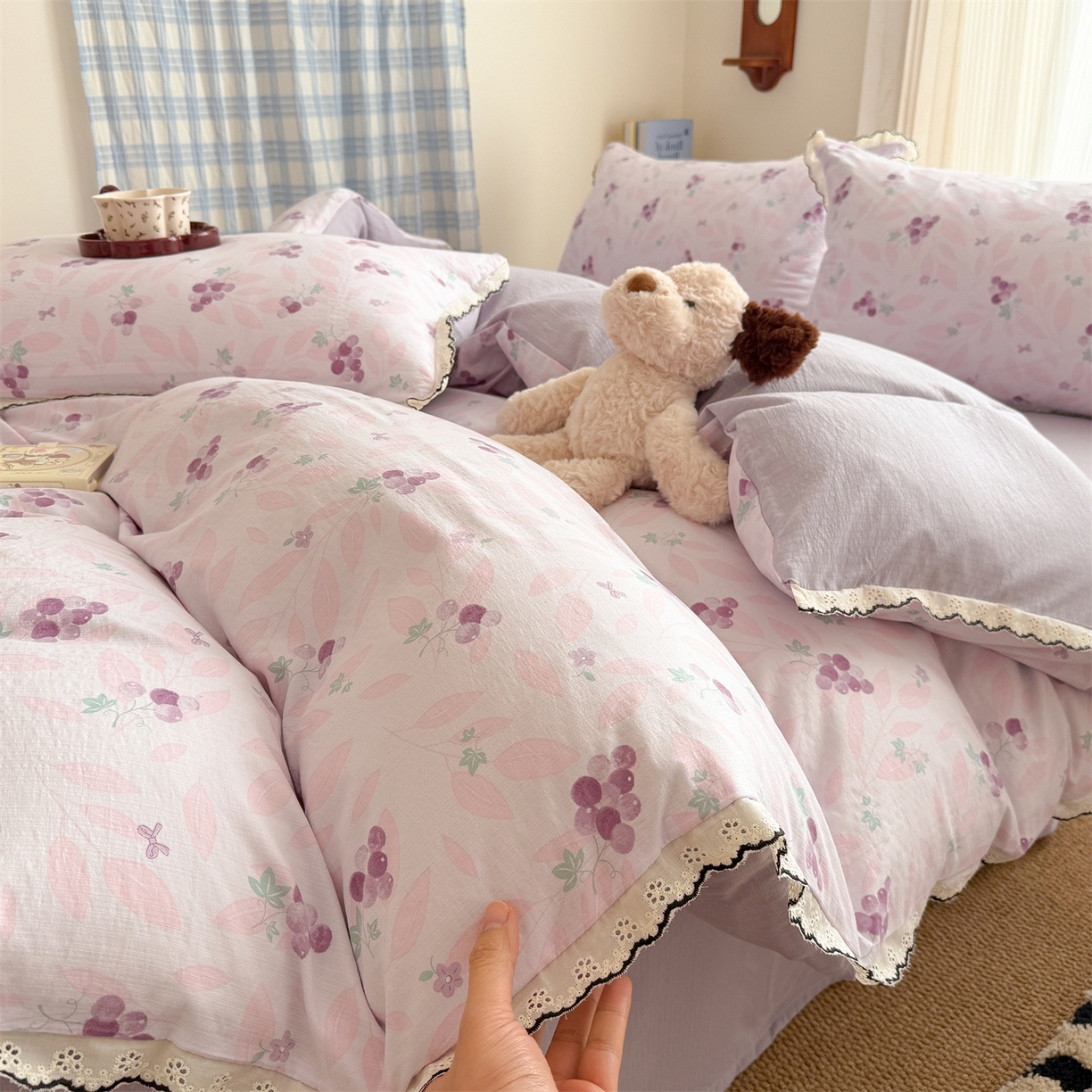 91家纺网 家纺一手货源 找家纺 温眠家纺 2026新款针织提花双层纱全棉蕾丝花边四件套 乌梅子酱