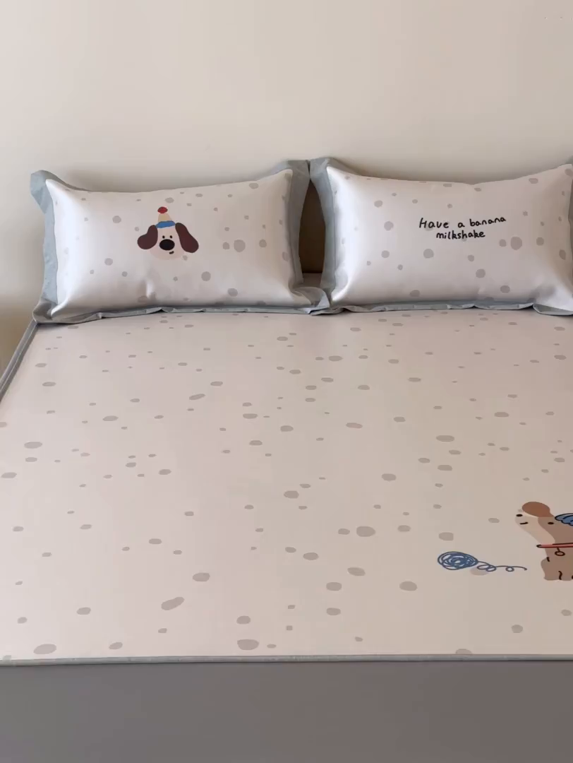 91家纺网 家纺一手货源 找家纺 JUICY 橘滋家纺 2026新款高端A类原创设计卡通数码印花冰丝席凉席 床笠款小狗的期待