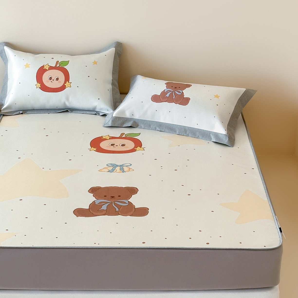 91家纺网 家纺一手货源 找家纺 JUICY 橘滋家纺 2026新款高端A类原创设计卡通数码印花冰丝席凉席 床笠款星星人漫游