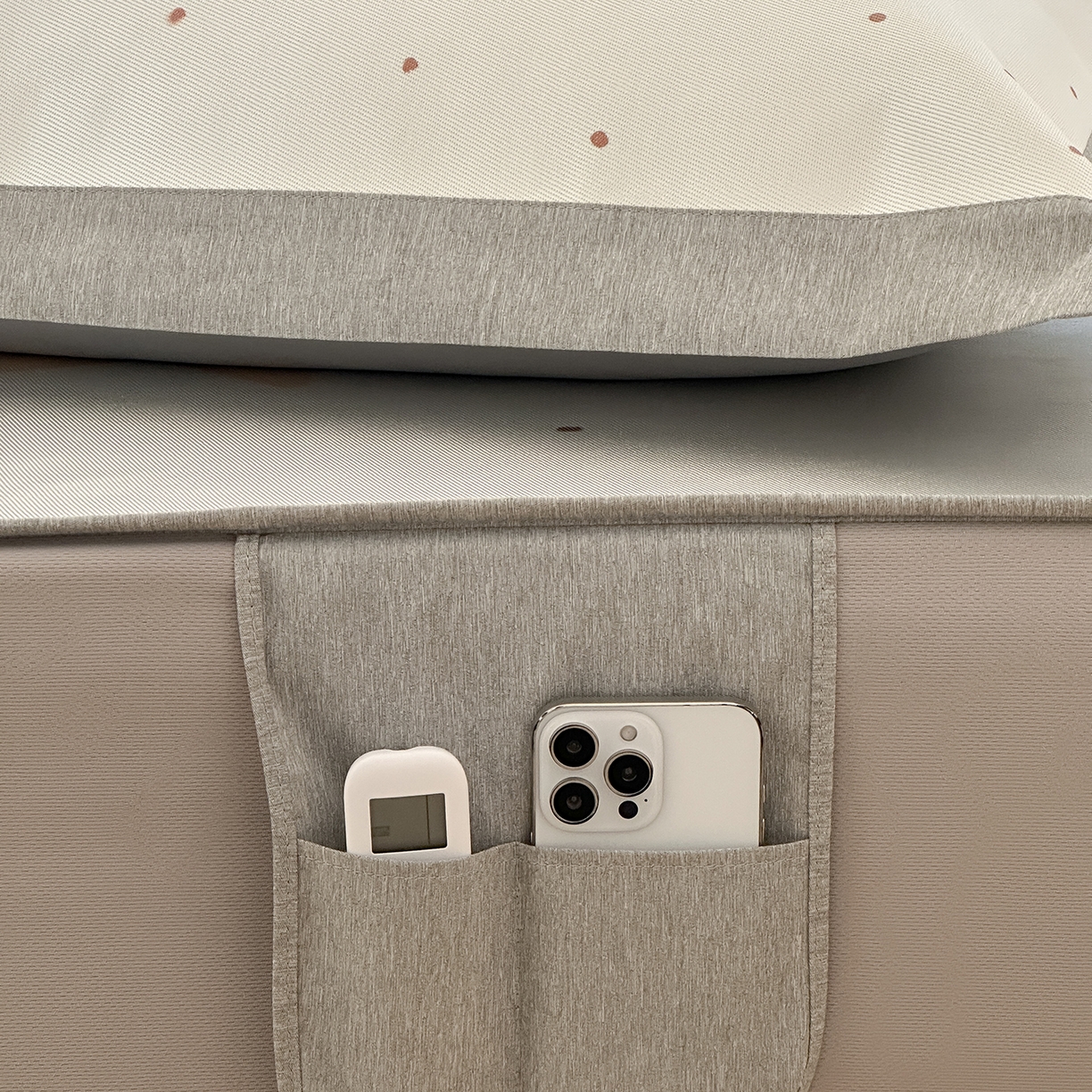 91家纺网 家纺一手货源 找家纺 JUICY 橘滋家纺 2026新款高端A类原创设计卡通数码印花冰丝席凉席 床笠款星星人漫游