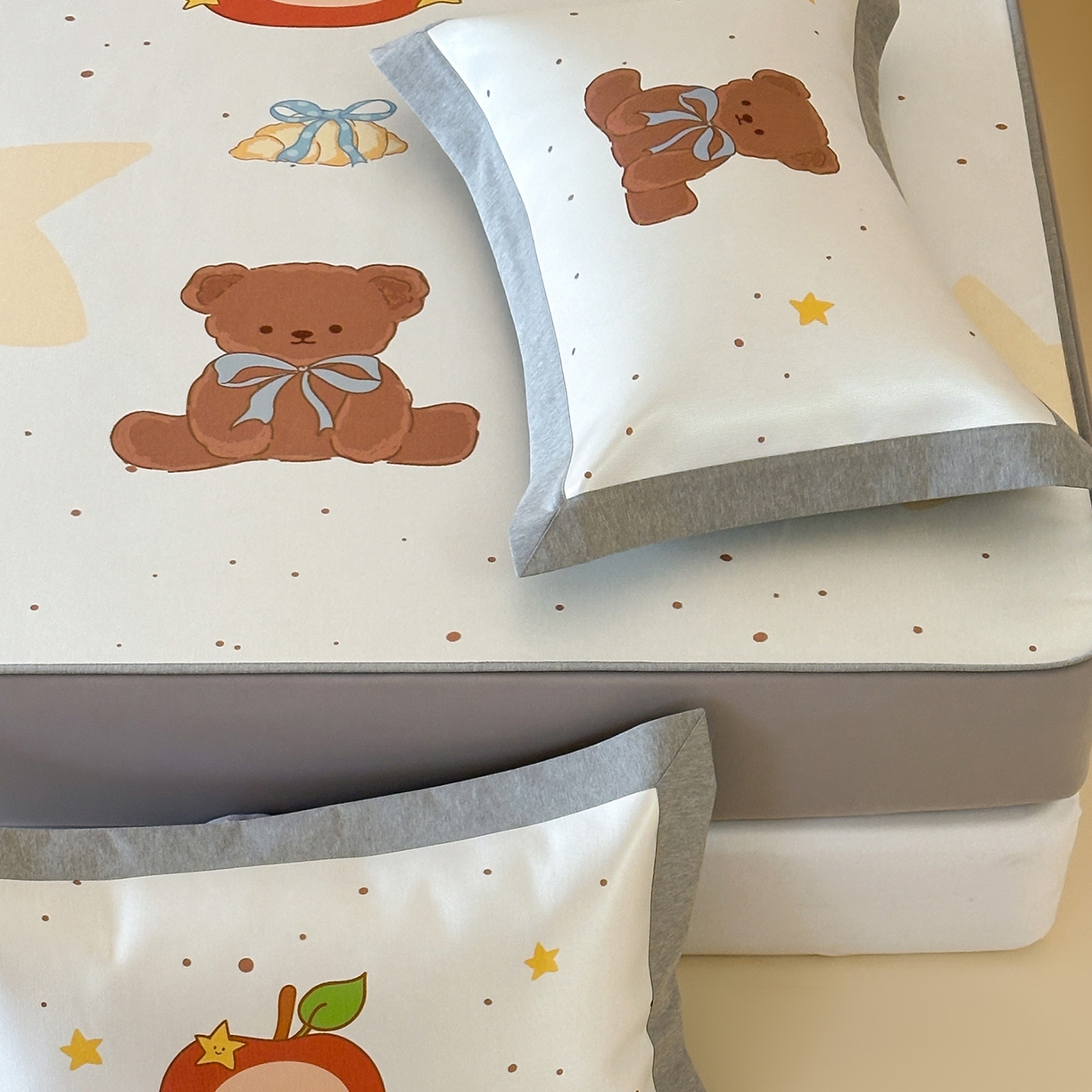 91家纺网 家纺一手货源 找家纺 JUICY 橘滋家纺 2026新款高端A类原创设计卡通数码印花冰丝席凉席 床笠款星星人漫游