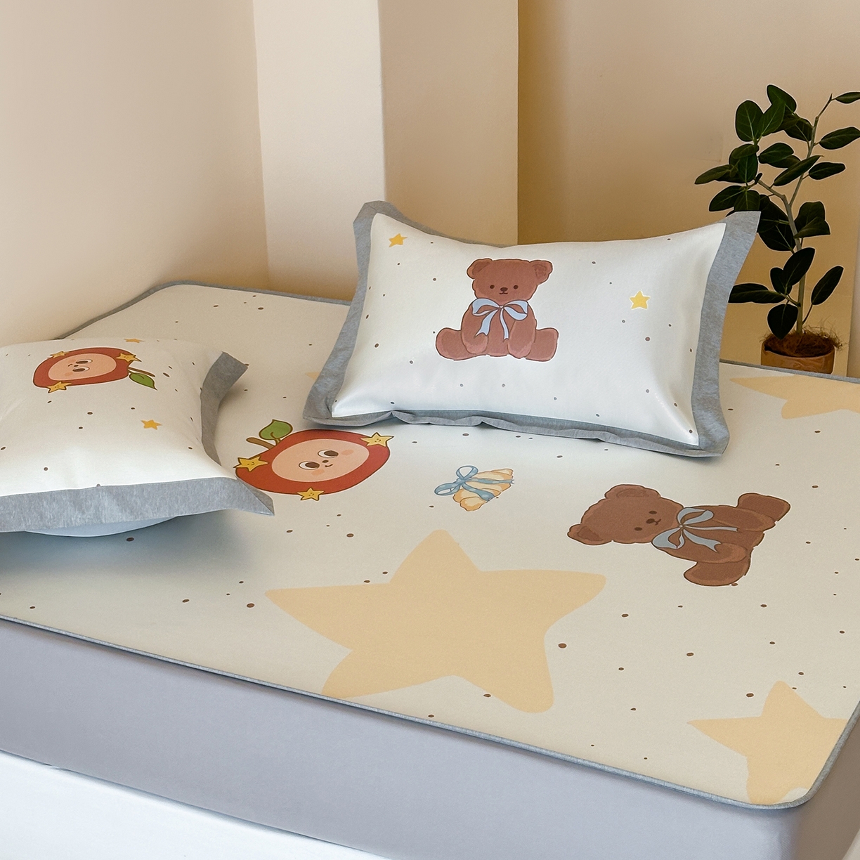 91家纺网 家纺一手货源 找家纺 JUICY 橘滋家纺 2026新款高端A类原创设计卡通数码印花冰丝席凉席 床笠款星星人漫游