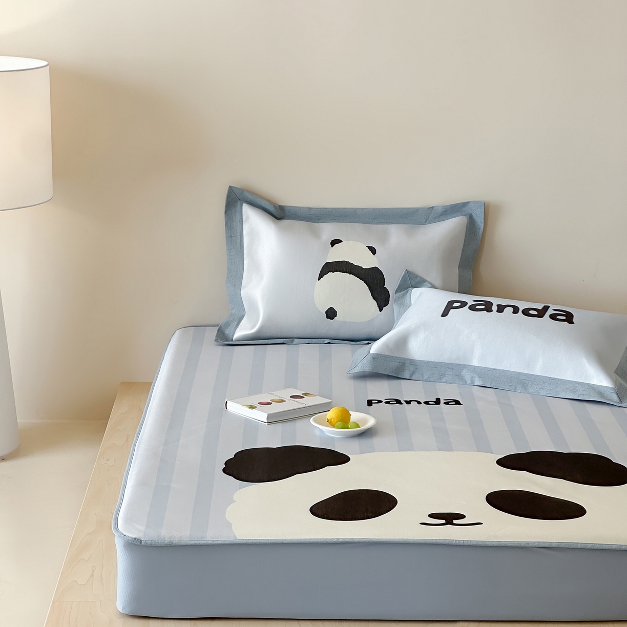 91家纺网 家纺一手货源 找家纺 JUICY 橘滋家纺 2026新款高端A类原创设计卡通数码印花冰丝席凉席 床笠款熊猫胖达