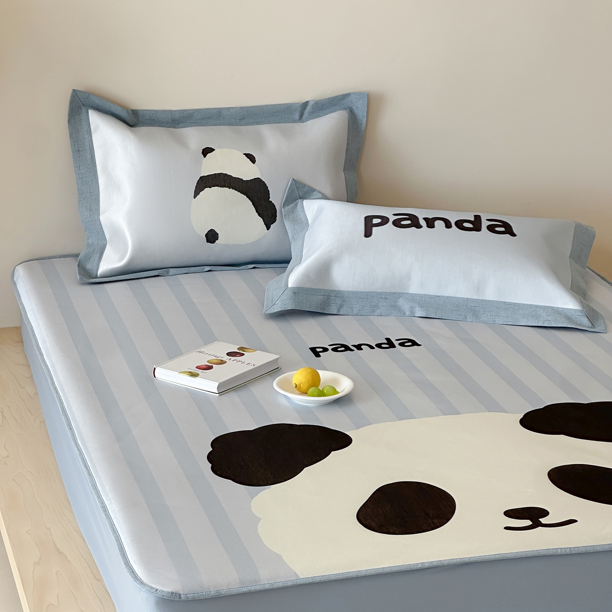 91家纺网 家纺一手货源 找家纺 JUICY 橘滋家纺 2026新款高端A类原创设计卡通数码印花冰丝席凉席 床笠款熊猫胖达