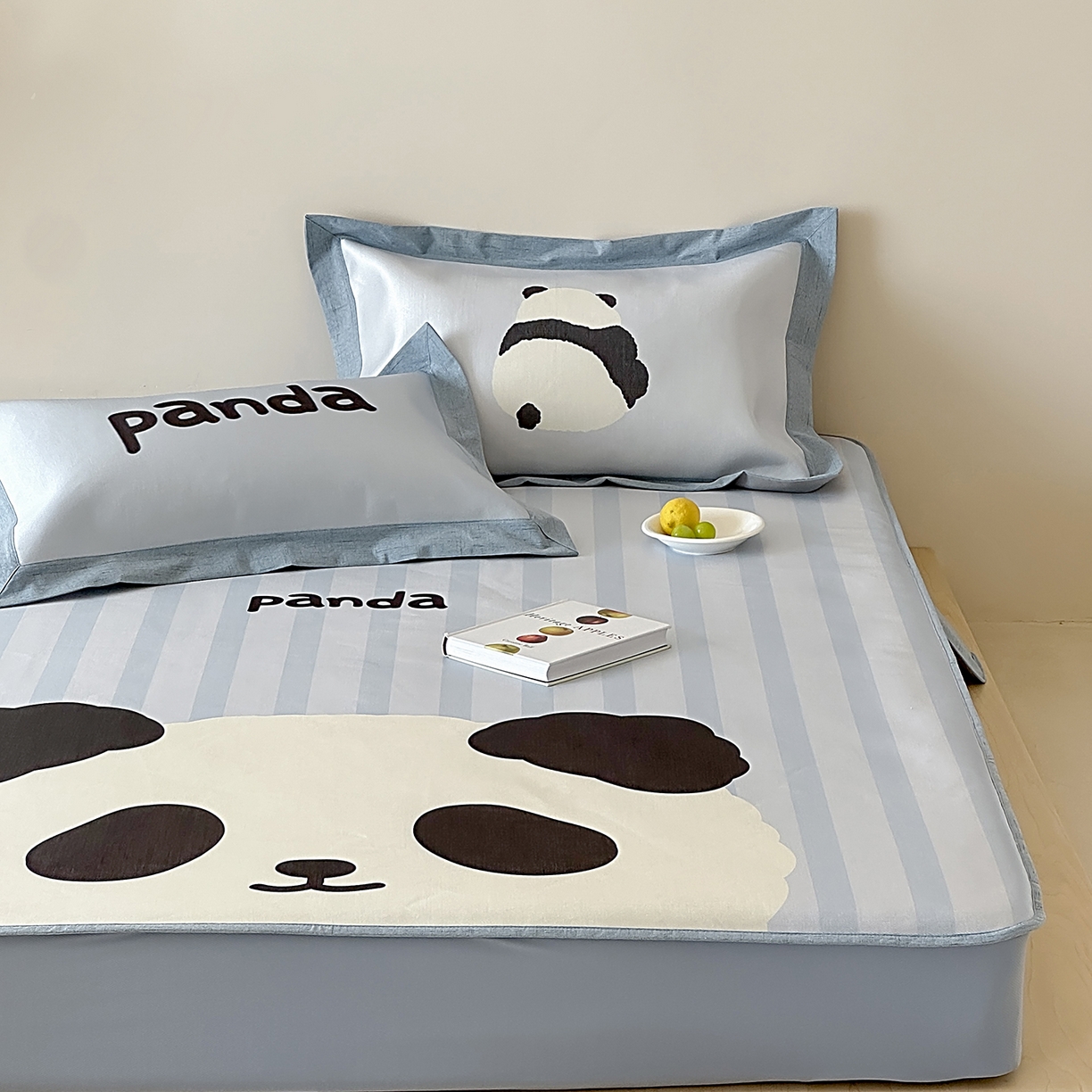 91家纺网 家纺一手货源 找家纺 JUICY 橘滋家纺 2026新款高端A类原创设计卡通数码印花冰丝席凉席 床笠款熊猫胖达