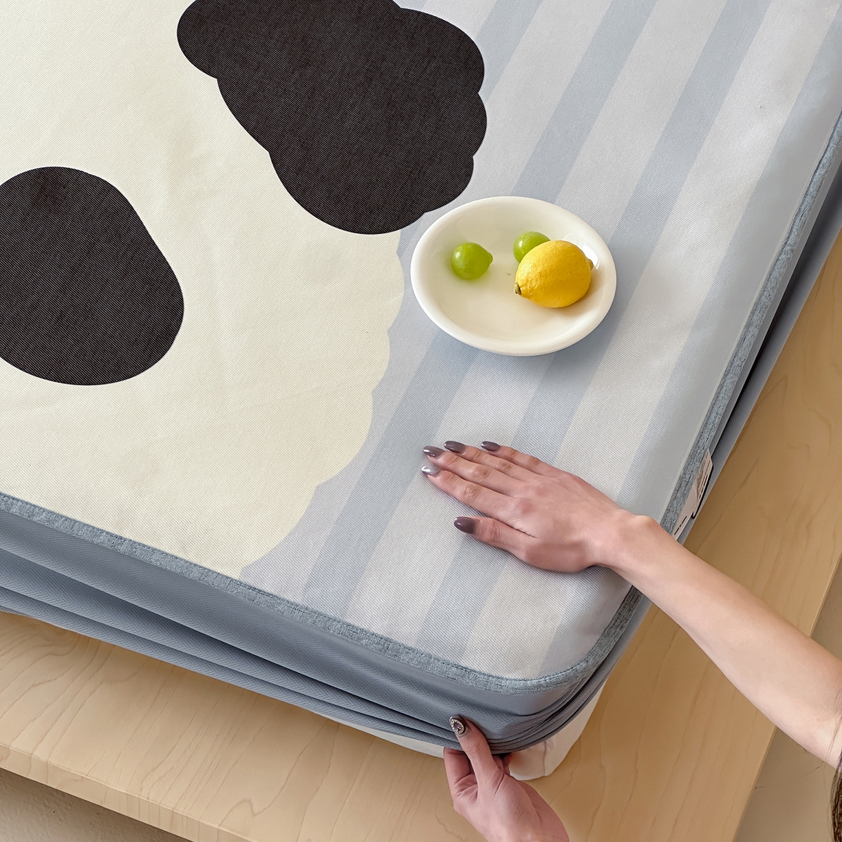 91家纺网 家纺一手货源 找家纺 JUICY 橘滋家纺 2026新款高端A类原创设计卡通数码印花冰丝席凉席 床笠款熊猫胖达