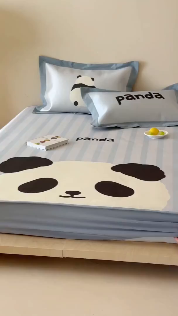 91家纺网 家纺一手货源 找家纺 JUICY 橘滋家纺 2026新款高端A类原创设计卡通数码印花冰丝席凉席 床笠款熊猫胖达