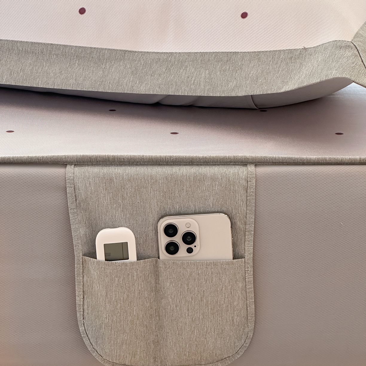 91家纺网 家纺一手货源 找家纺 JUICY 橘滋家纺 2026新款高端A类原创设计卡通数码印花冰丝席凉席 床笠款月野波点