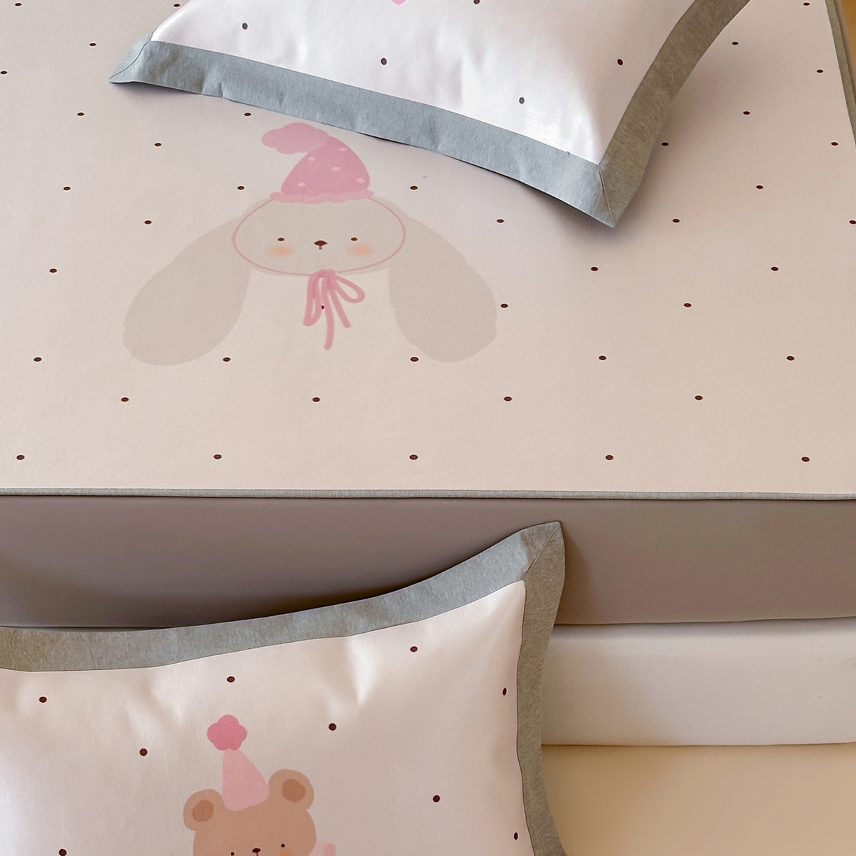 91家纺网 家纺一手货源 找家纺 JUICY 橘滋家纺 2026新款高端A类原创设计卡通数码印花冰丝席凉席 床笠款月野波点