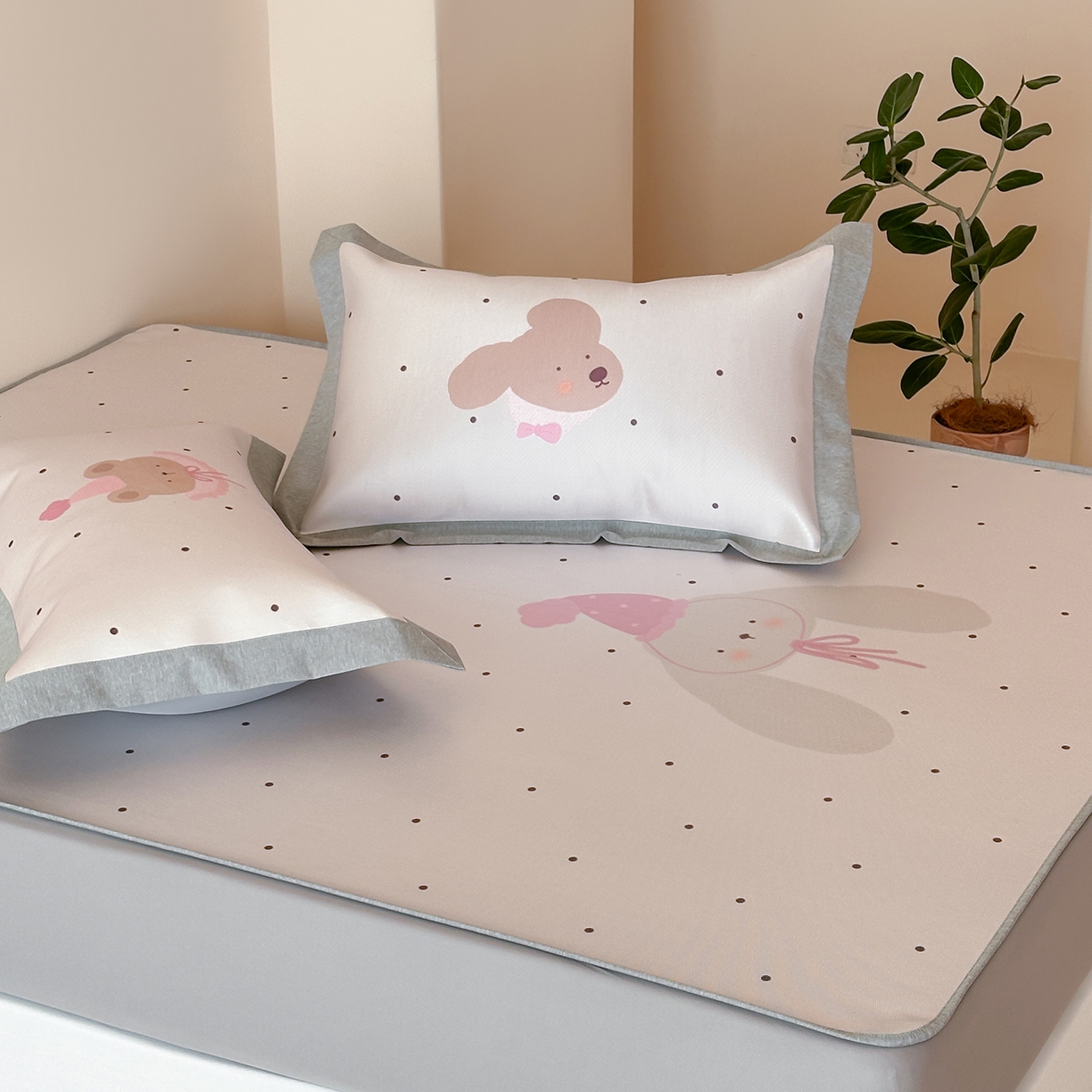 91家纺网 家纺一手货源 找家纺 JUICY 橘滋家纺 2026新款高端A类原创设计卡通数码印花冰丝席凉席 床笠款月野波点