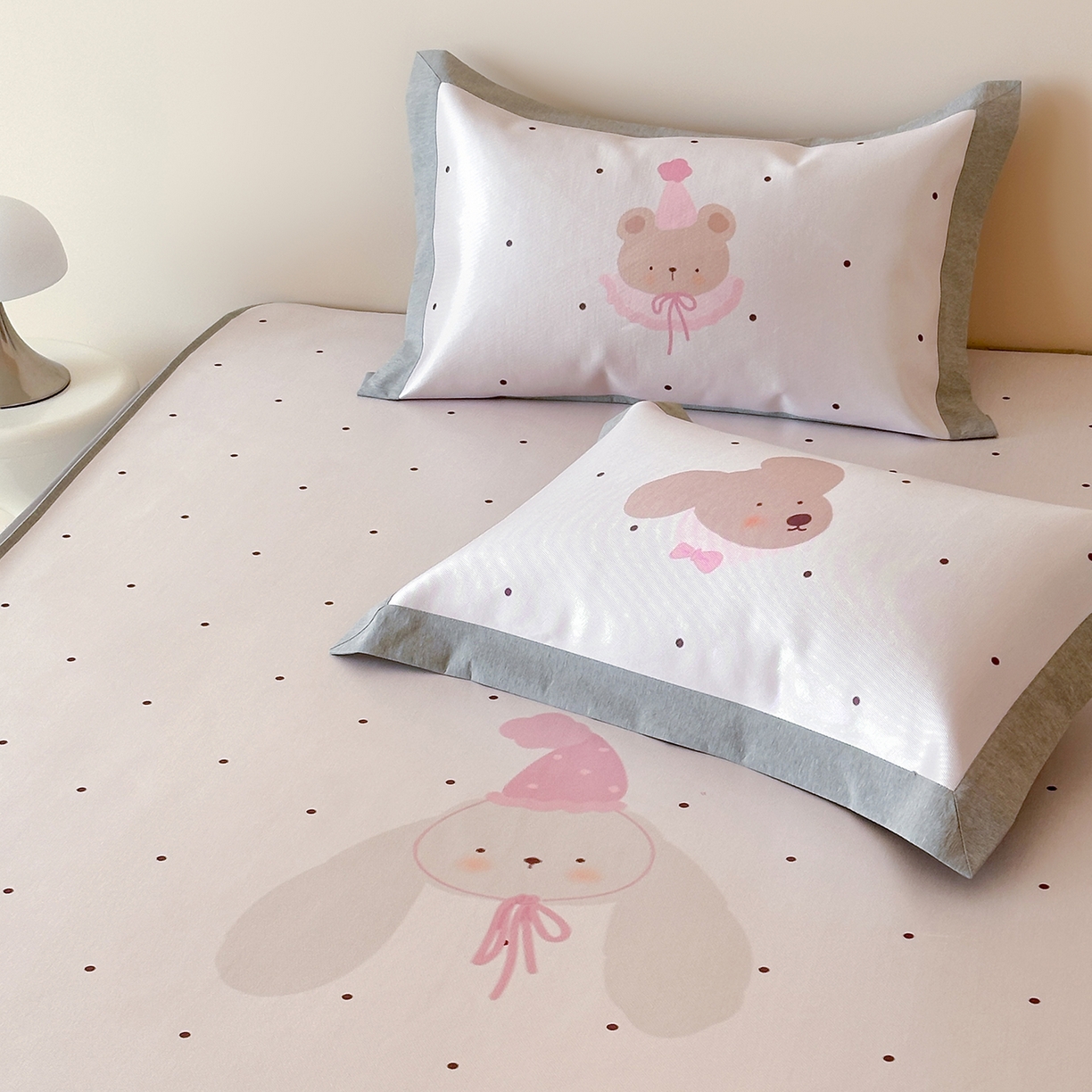 91家纺网 家纺一手货源 找家纺 JUICY 橘滋家纺 2026新款高端A类原创设计卡通数码印花冰丝席凉席 床笠款月野波点