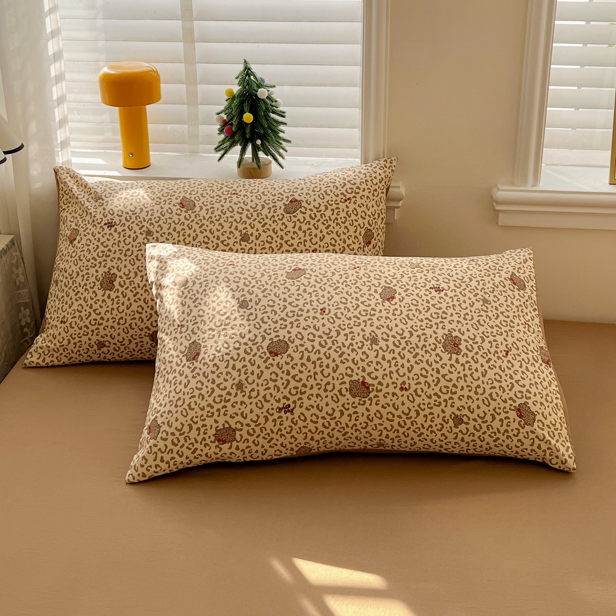 91家纺网 家纺一手货源 找家纺 温眠家纺 2026新款A类古法水洗仿棉云感棉加厚四件套 豹纹猫咪-咖