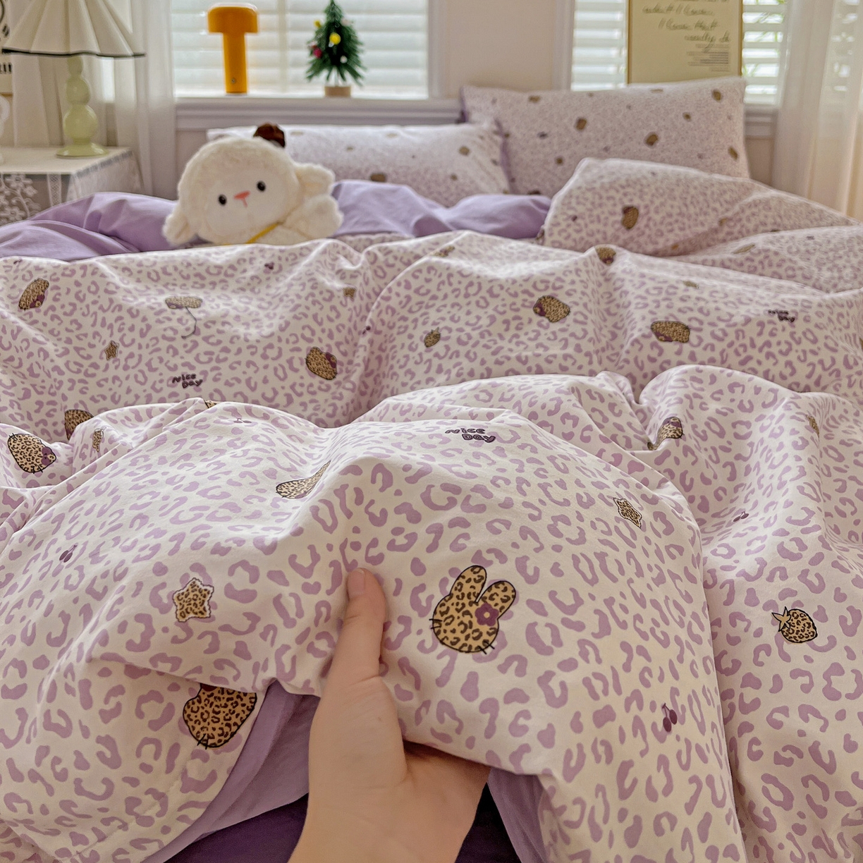 91家纺网 家纺一手货源 找家纺 温眠家纺 2026新款A类古法水洗仿棉云感棉加厚四件套 豹纹猫咪-紫