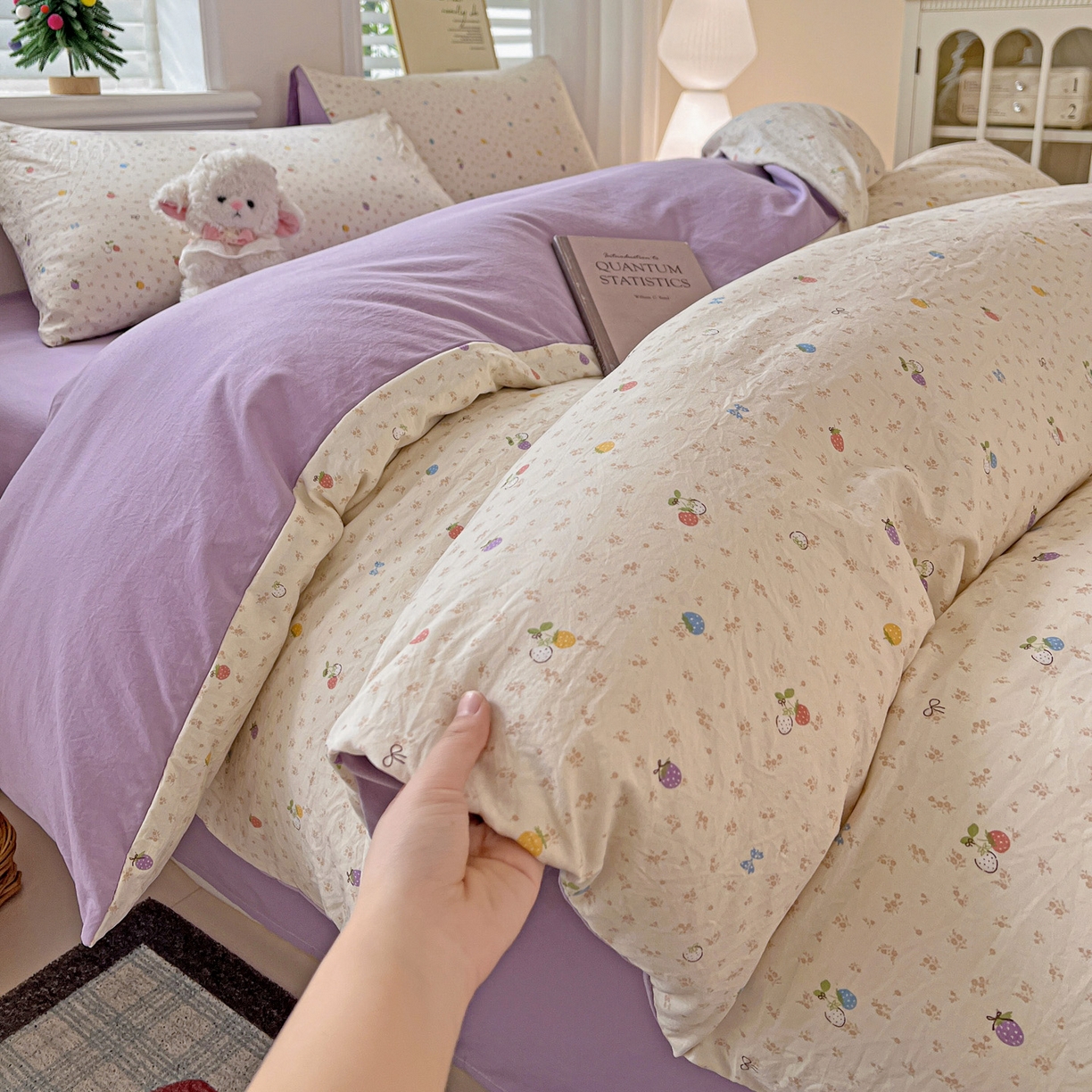 91家纺网 家纺一手货源 找家纺 温眠家纺 2026新款A类古法水洗仿棉云感棉加厚四件套 草莓密语