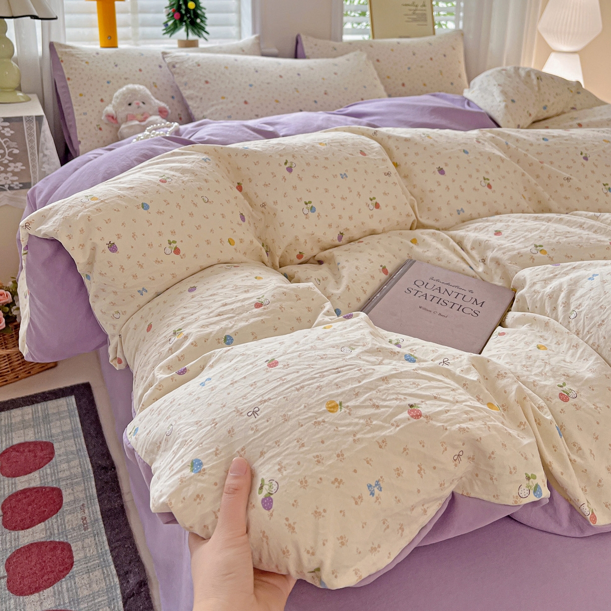 91家纺网 家纺一手货源 找家纺 温眠家纺 2026新款A类古法水洗仿棉云感棉加厚四件套 草莓密语