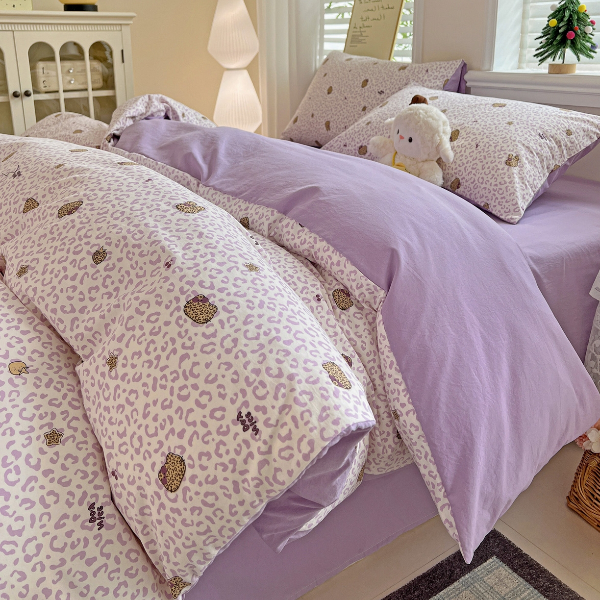 91家纺网 家纺一手货源 找家纺 温眠家纺 2026新款A类古法水洗仿棉云感棉加厚四件套 豹纹猫咪-紫