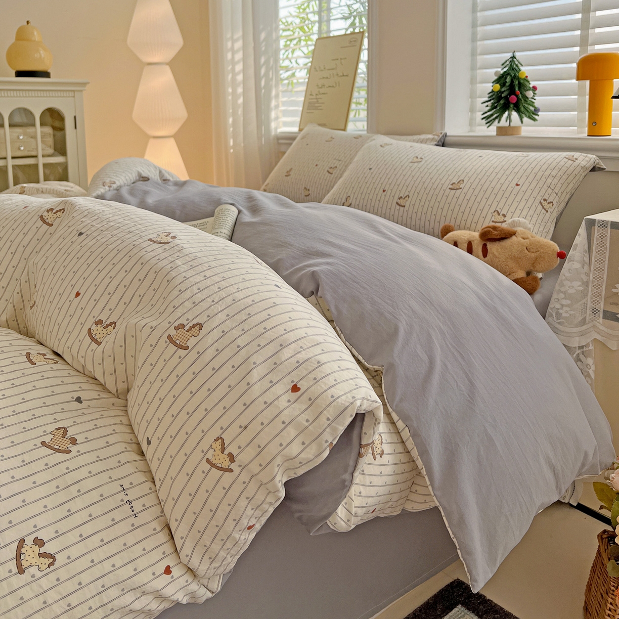 91家纺网 家纺一手货源 找家纺 温眠家纺 2026新款A类古法水洗仿棉云感棉加厚四件套 木马乐园