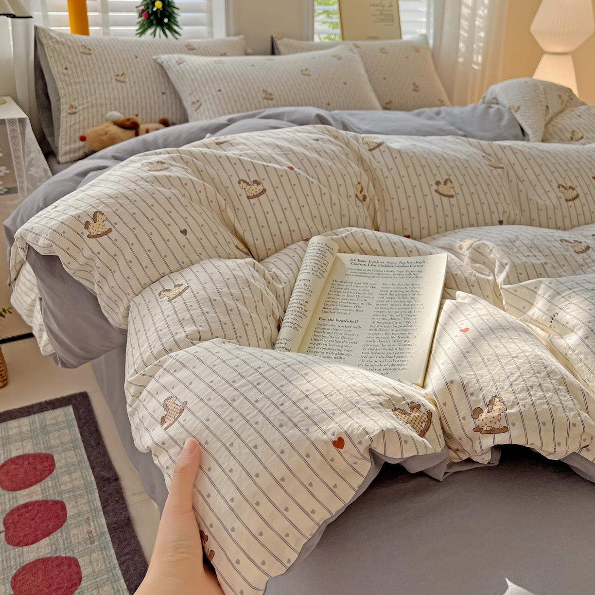 91家纺网 家纺一手货源 找家纺 温眠家纺 2026新款A类古法水洗仿棉云感棉加厚四件套 木马乐园