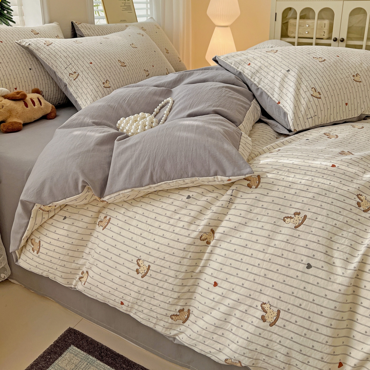 91家纺网 家纺一手货源 找家纺 温眠家纺 2026新款A类古法水洗仿棉云感棉加厚四件套 木马乐园