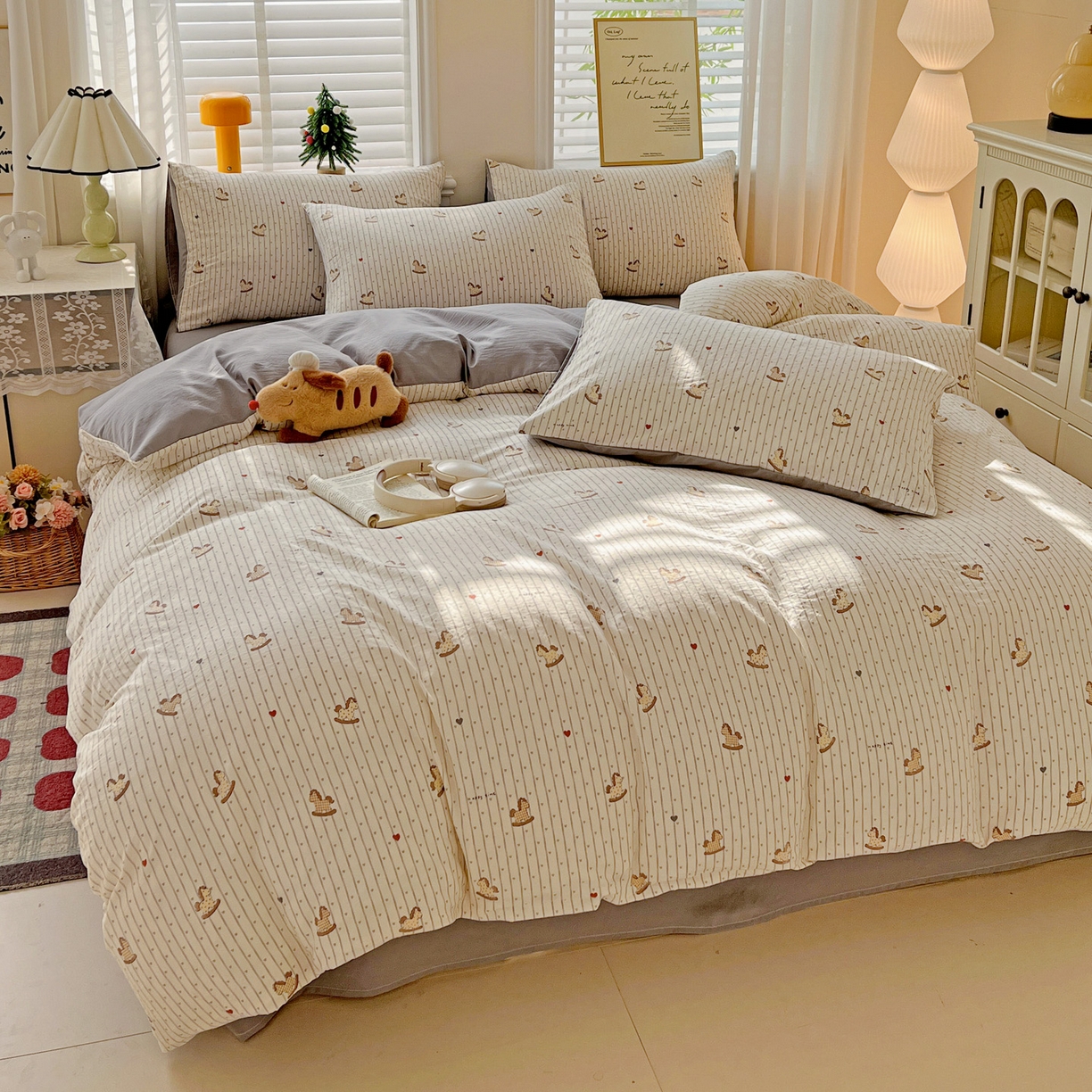 91家纺网 家纺一手货源 找家纺 温眠家纺 2026新款A类古法水洗仿棉云感棉加厚四件套 木马乐园