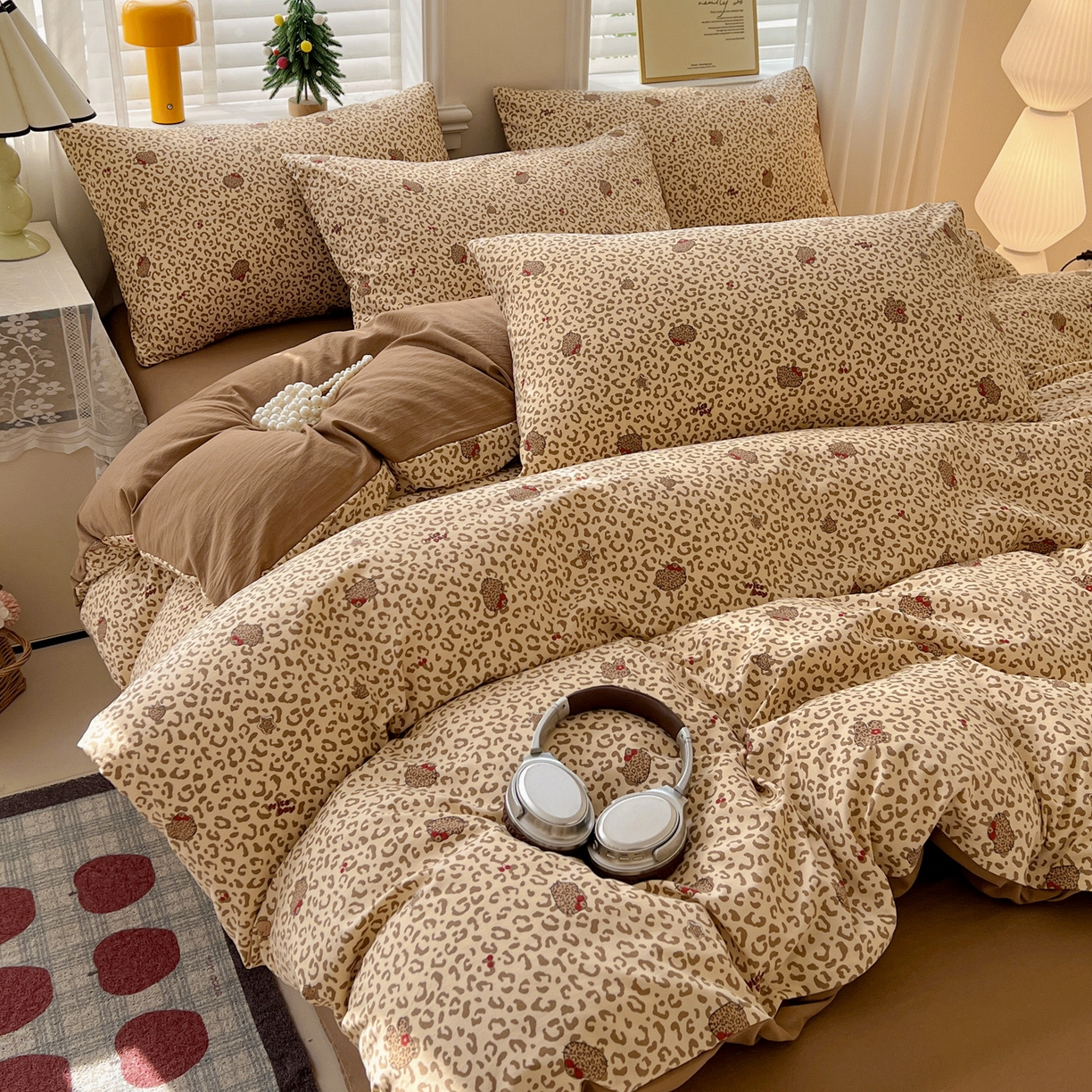 91家纺网 家纺一手货源 找家纺 温眠家纺 2026新款A类古法水洗仿棉云感棉加厚四件套 豹纹猫咪-咖