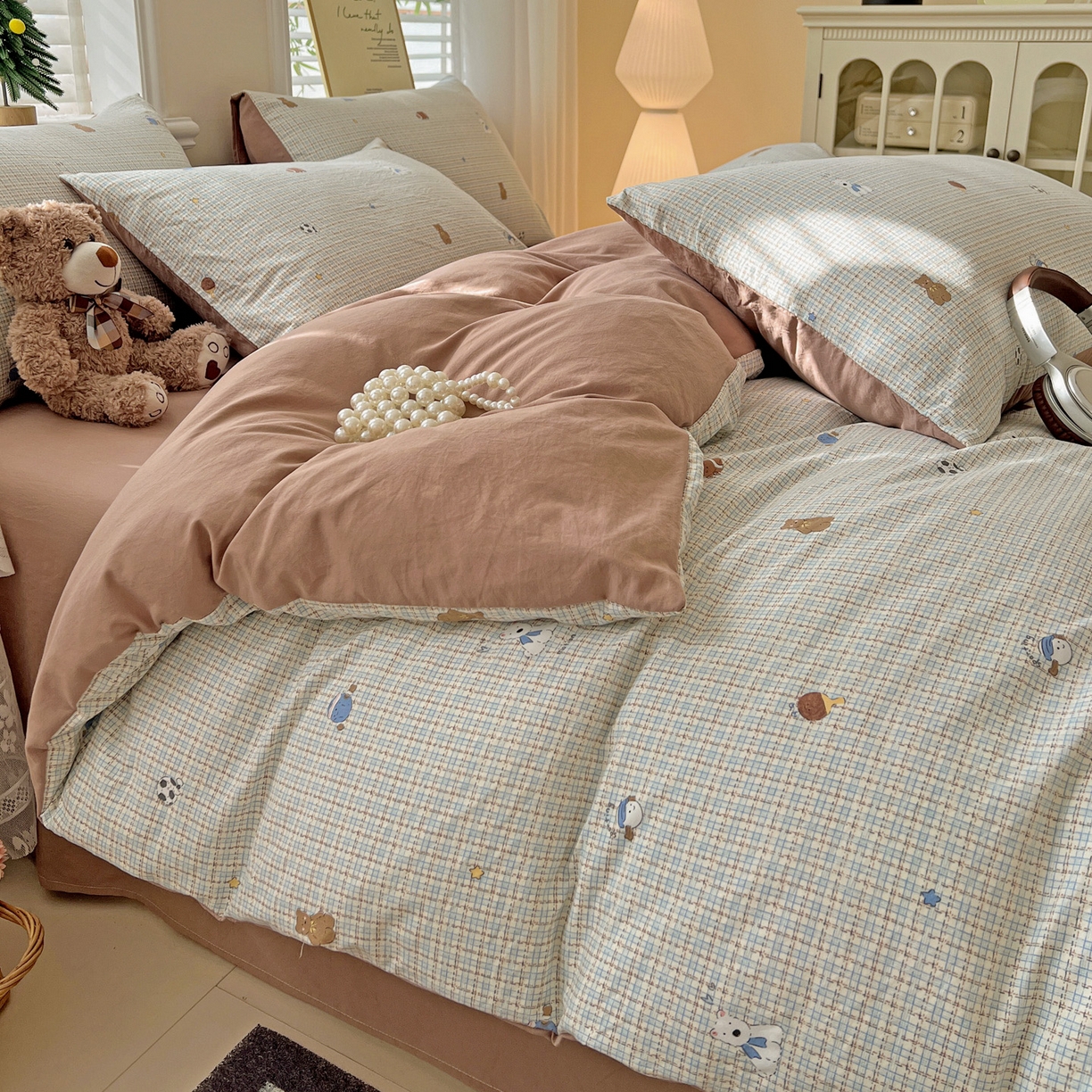 91家纺网 家纺一手货源 找家纺 温眠家纺 2026新款A类古法水洗仿棉云感棉加厚四件套 奶咖小熊