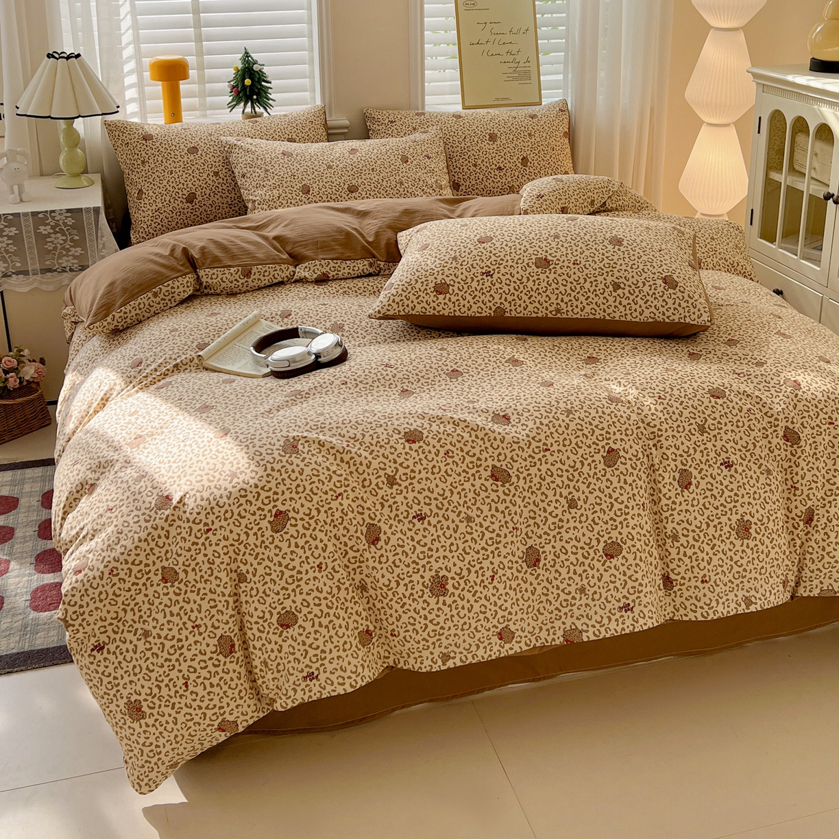 91家纺网 家纺一手货源 找家纺 温眠家纺 2026新款A类古法水洗仿棉云感棉加厚四件套 豹纹猫咪-咖