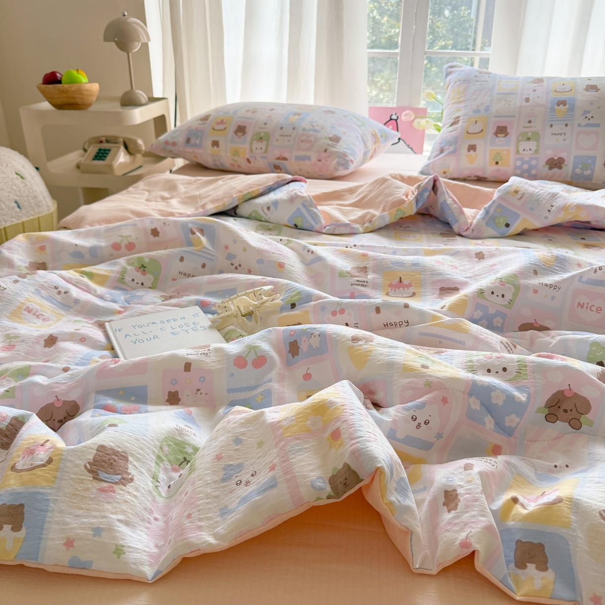 91家纺网 家纺一手货源 找家纺 温眠家纺 2026新款针织泡芙双层纱夏被四件套 小熊日记