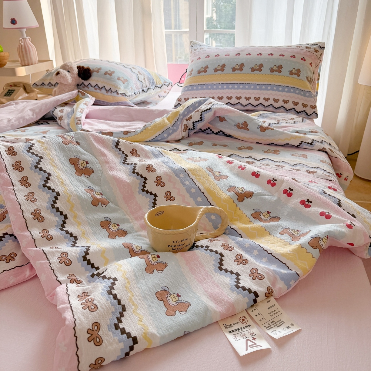 91家纺网 家纺一手货源 找家纺 温眠家纺 2026新款针织泡芙双层纱夏被四件套 彩虹木马